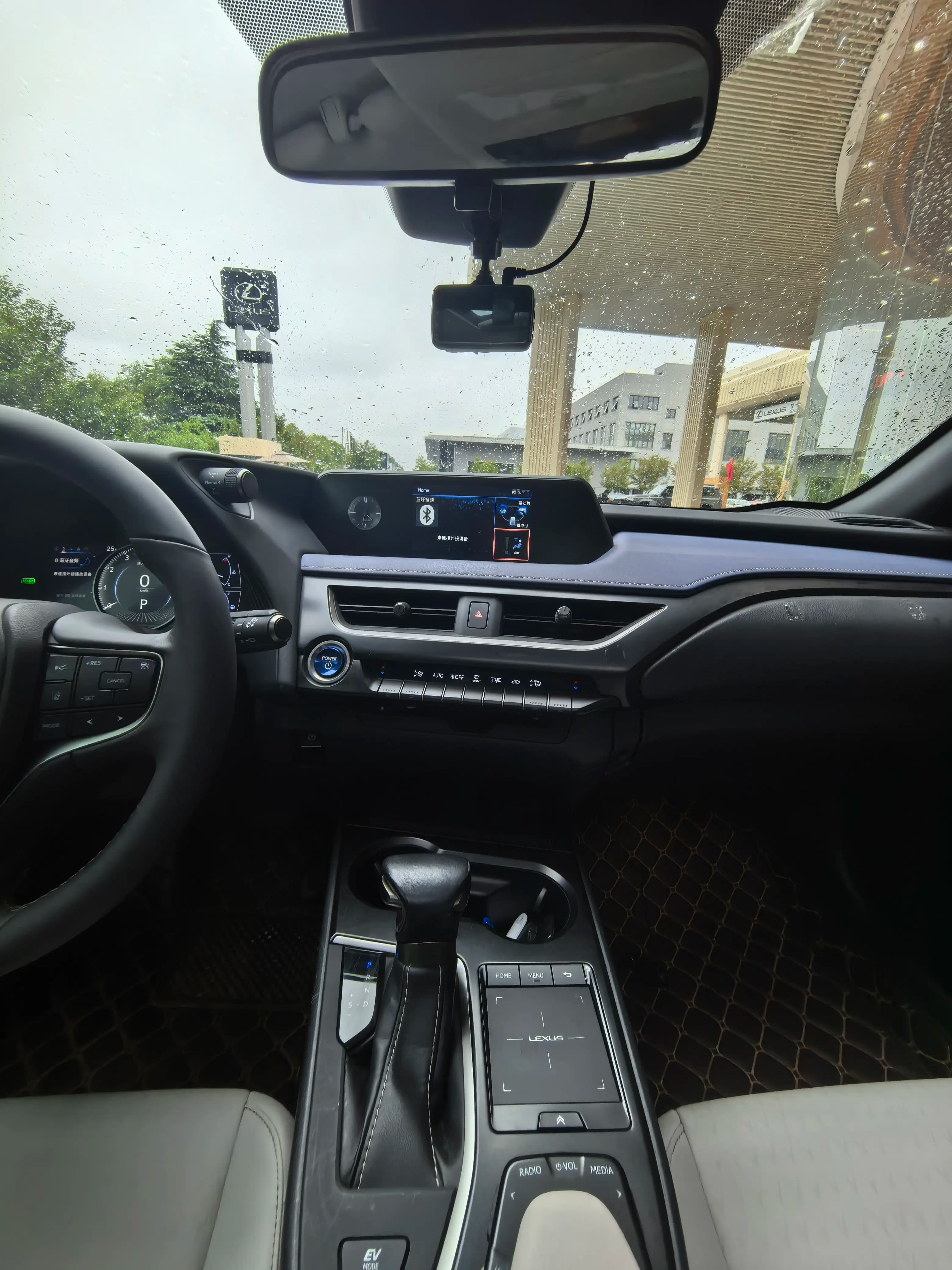 Lexus UX 2021 г. 49120 км. — фото 11