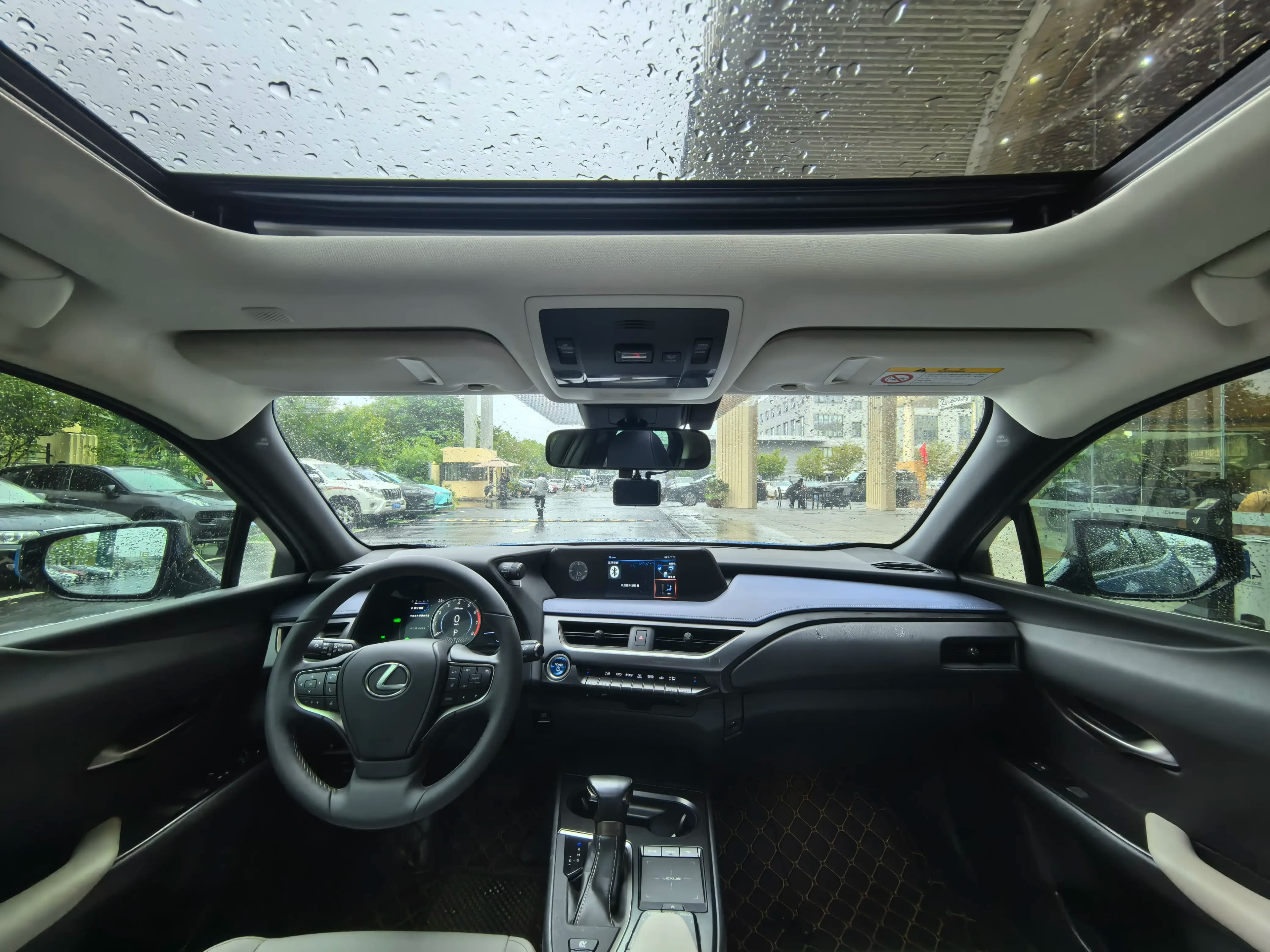 Lexus UX 2021 г. 49120 км. — фото 12