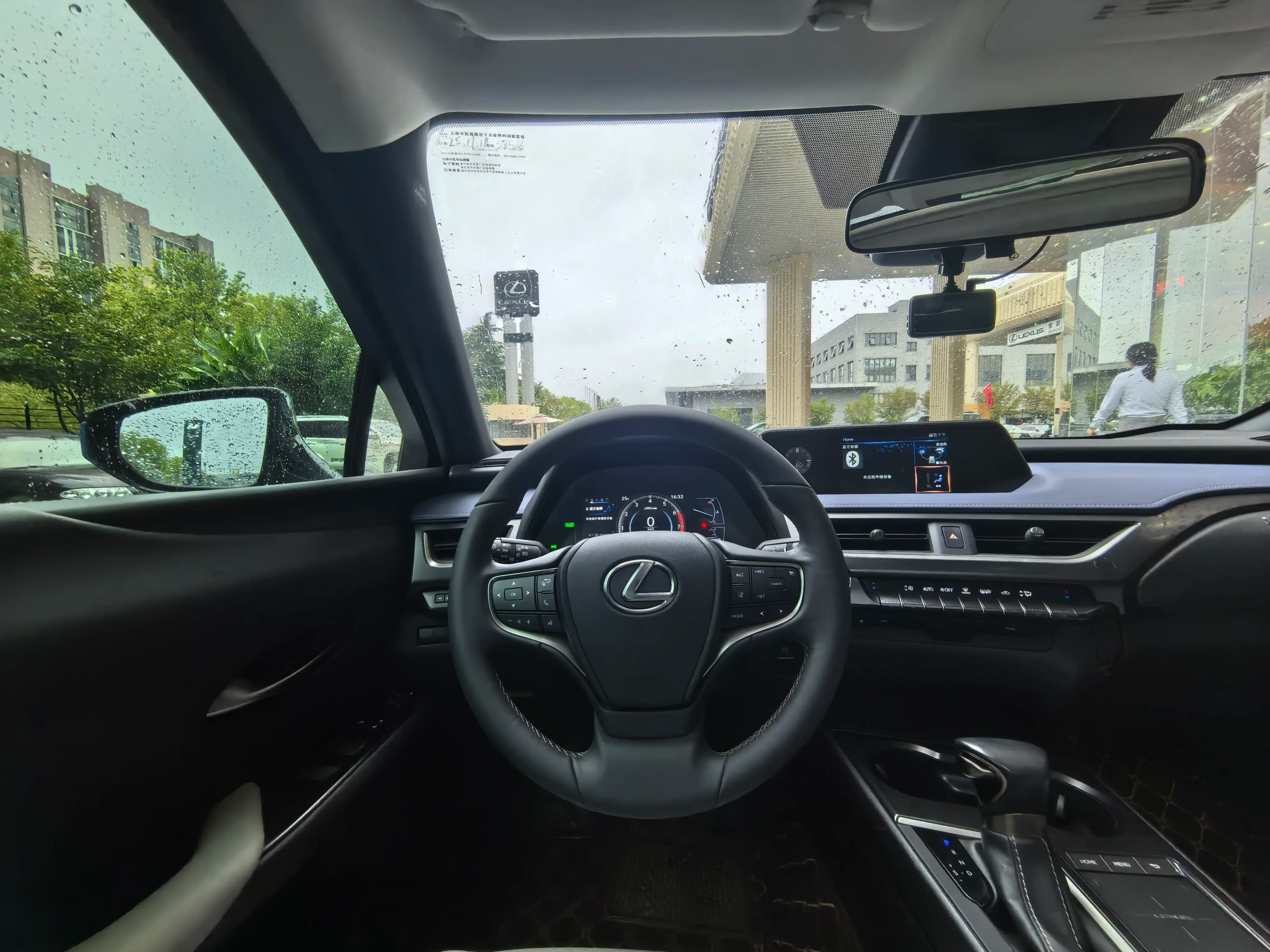 Lexus UX 2021 г. 49120 км. — фото 14
