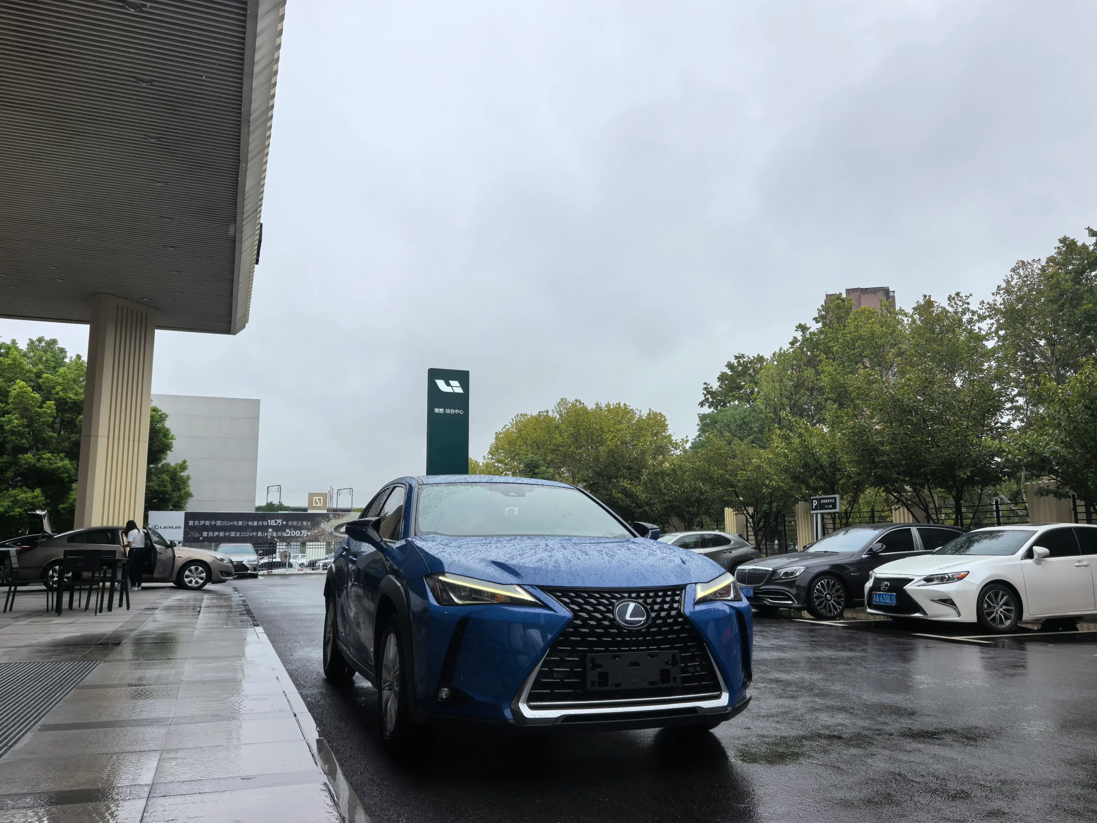 Lexus UX 2021 г. 49120 км. — фото 3