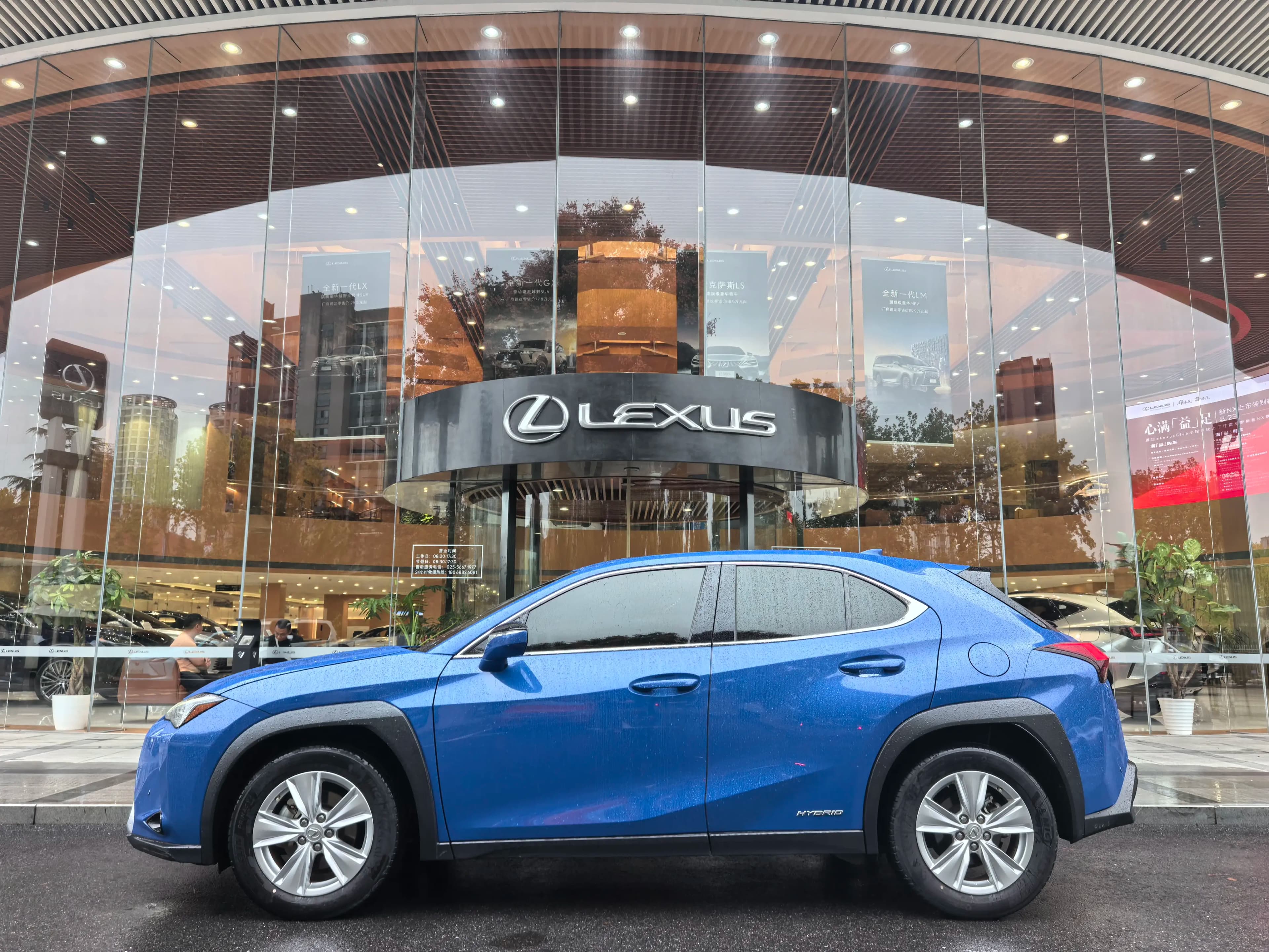 Lexus UX 2021 г. 49120 км. — фото 4