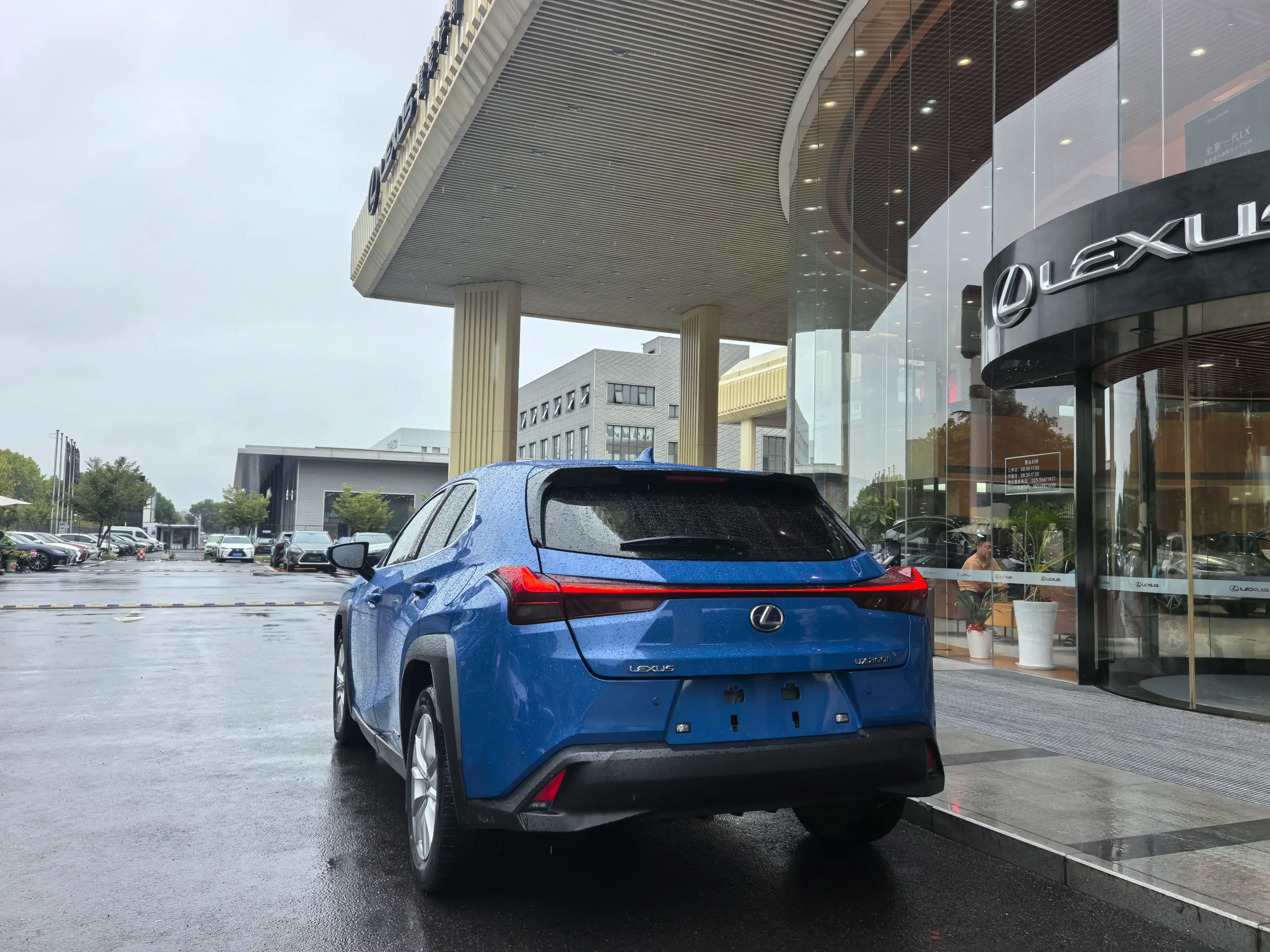 Lexus UX 2021 г. 49120 км. — фото 5
