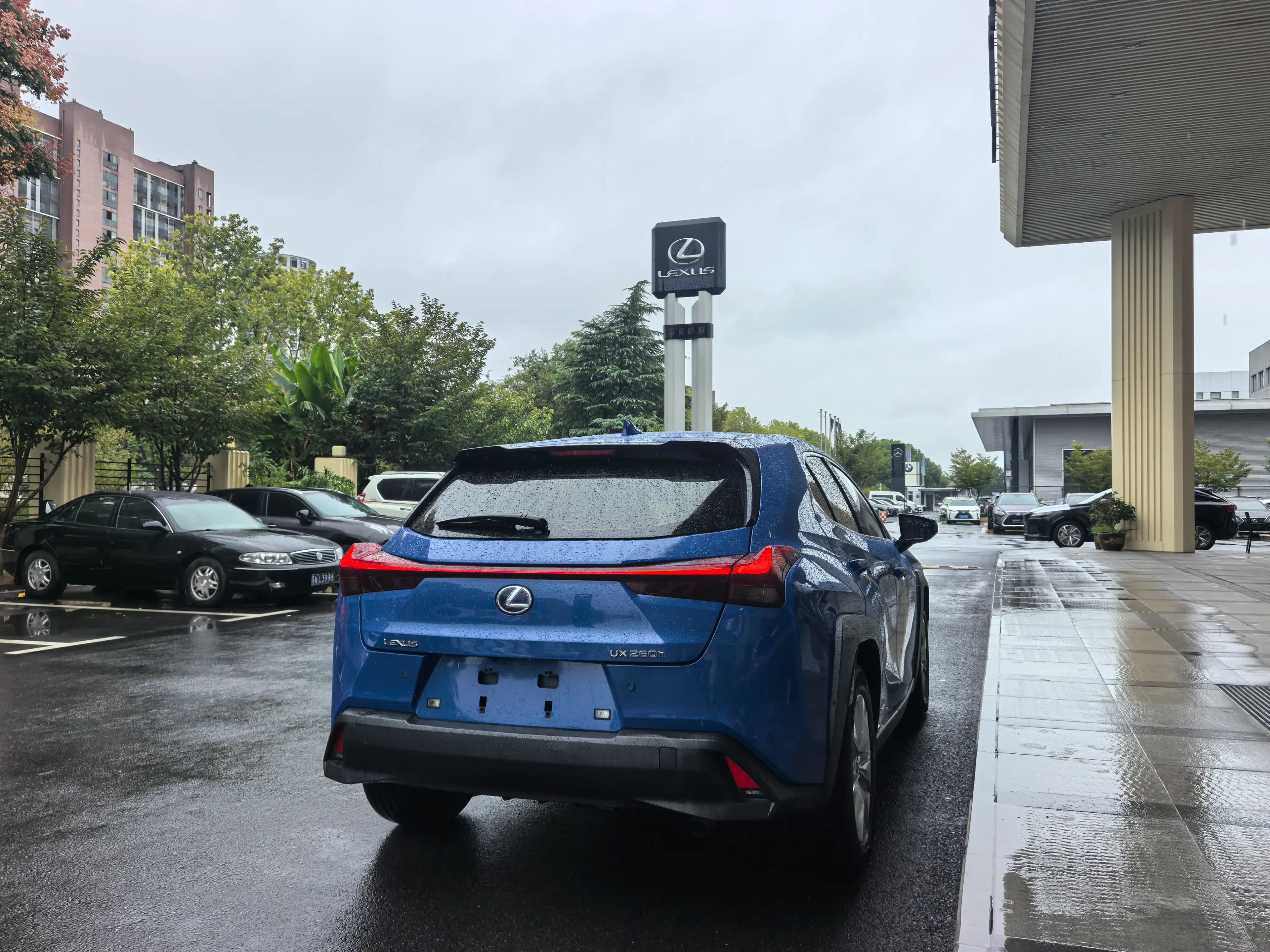 Lexus UX 2021 г. 49120 км. — фото 7