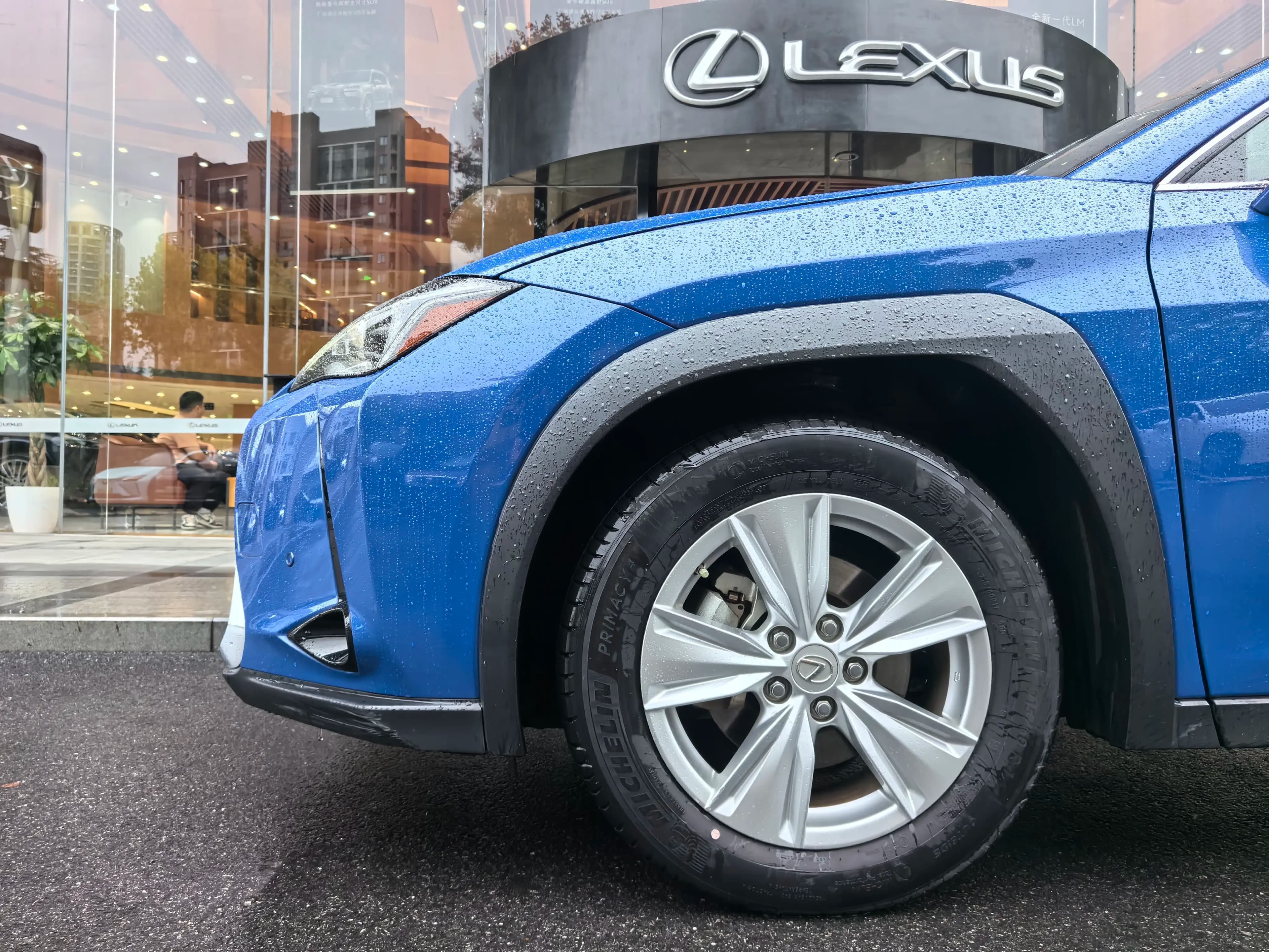 Lexus UX 2021 г. 49120 км. — фото 8