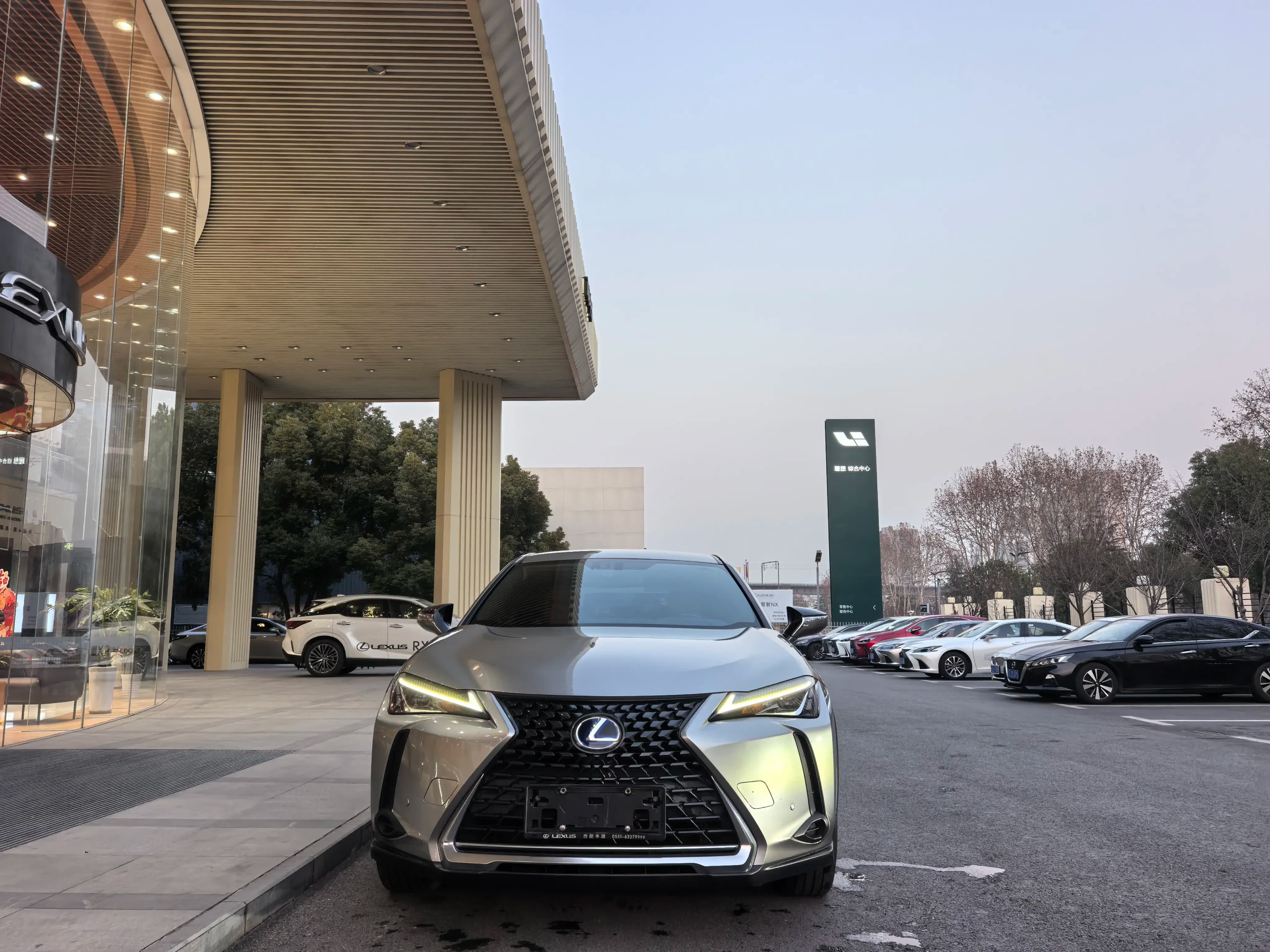 Lexus UX 2022 г. 69121 км. — фото 2