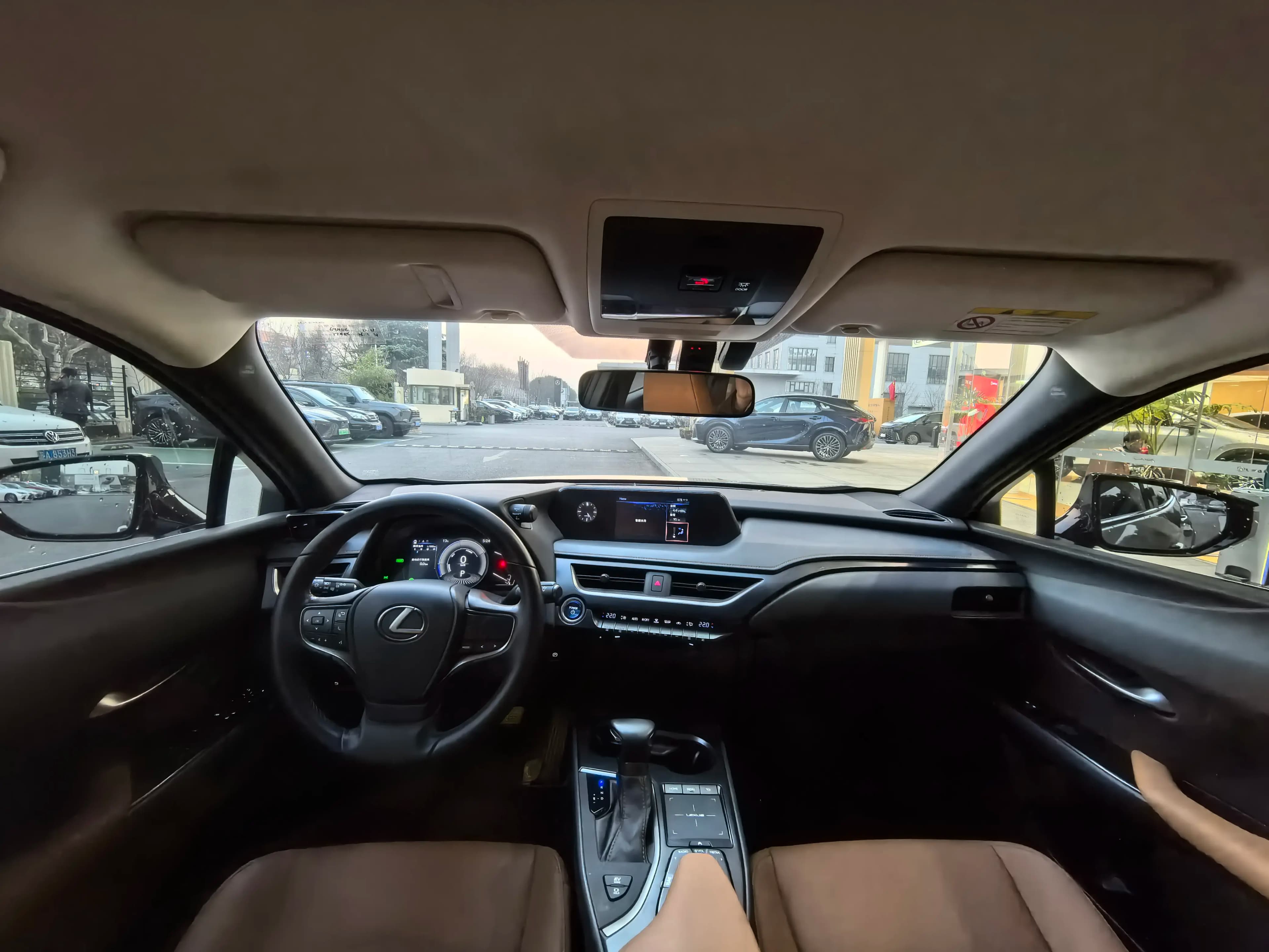 Lexus UX 2022 г. 69121 км. — фото 11