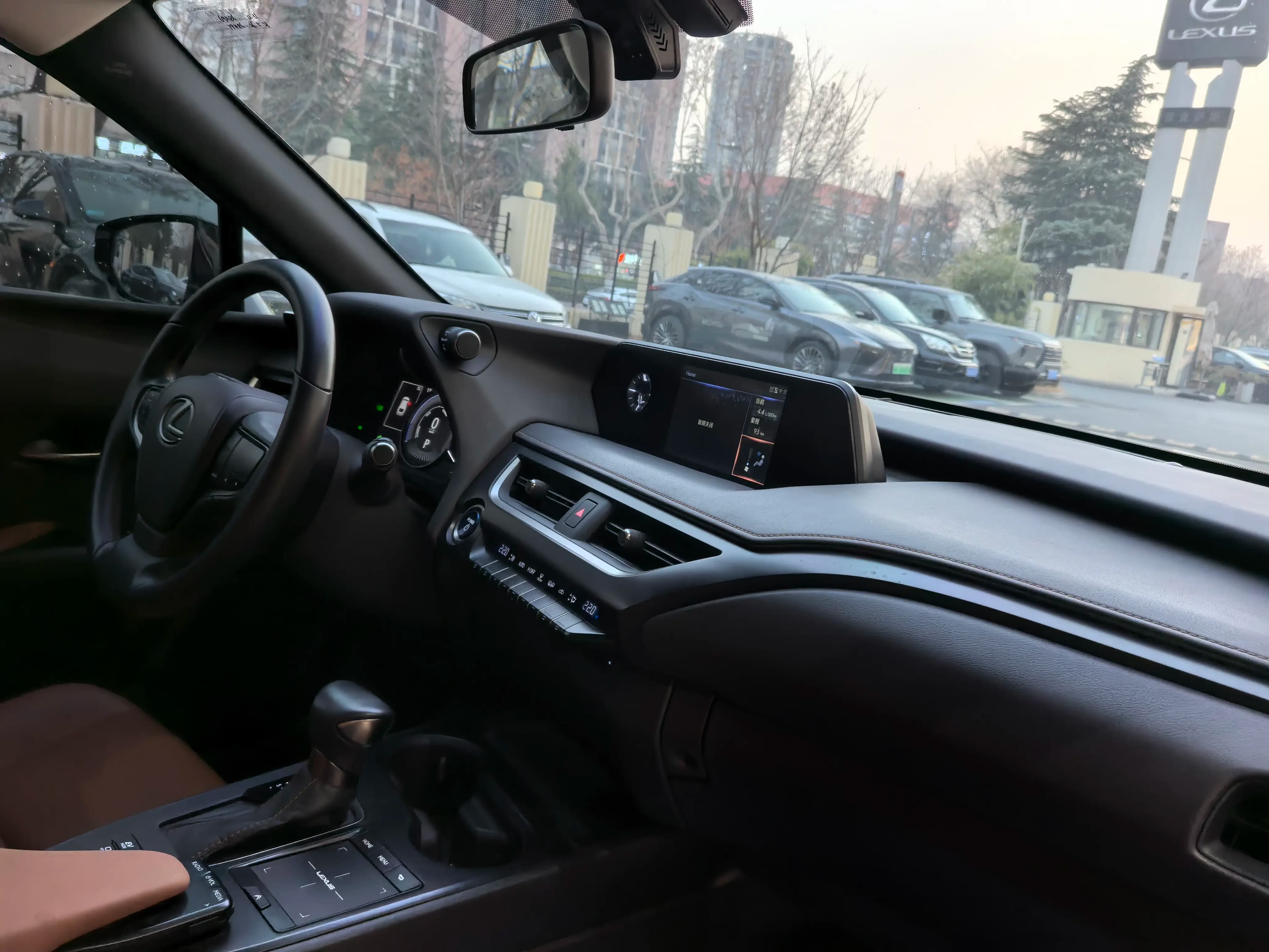 Lexus UX 2022 г. 69121 км. — фото 15