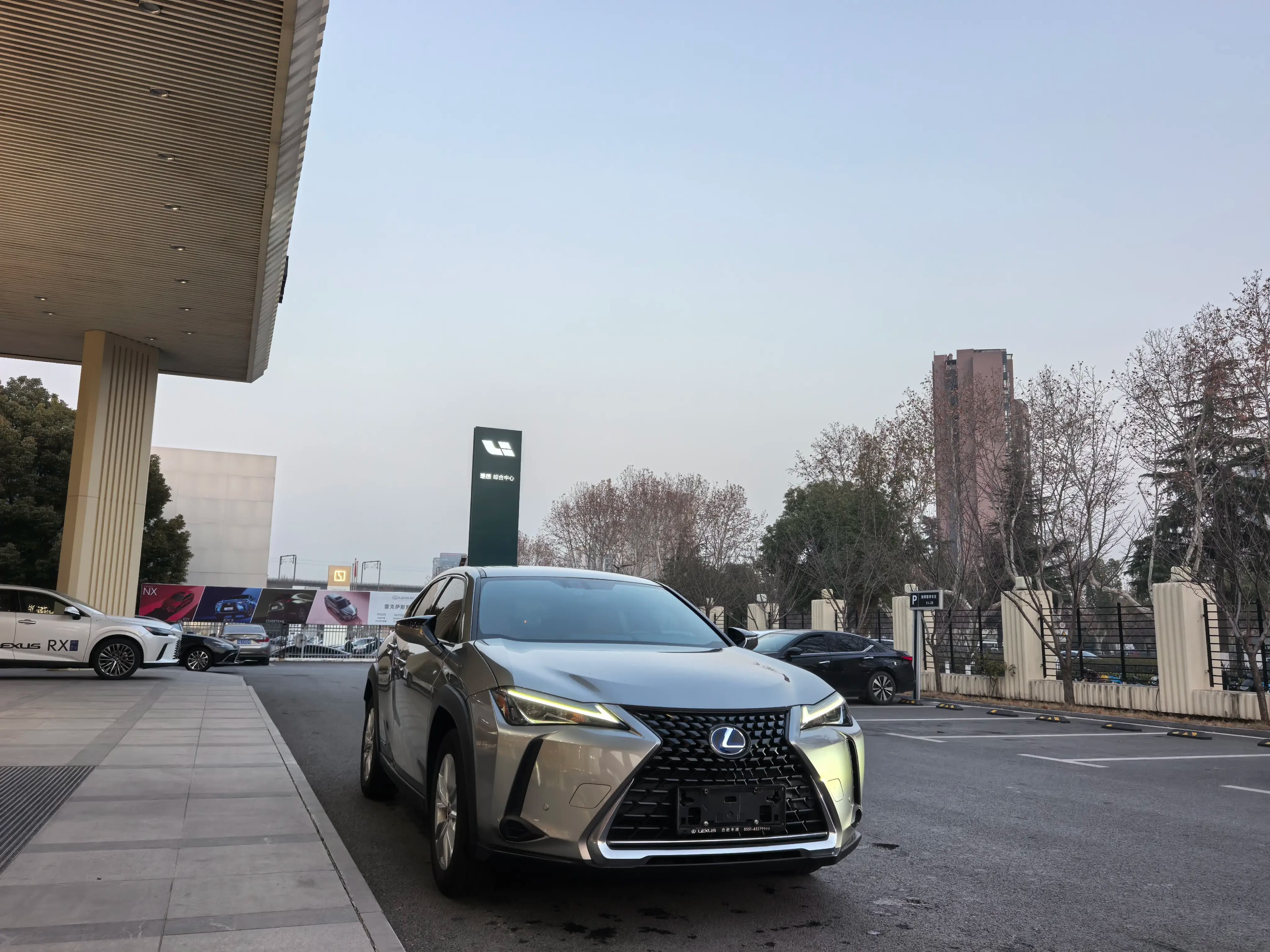 Lexus UX 2022 г. 69121 км. — фото 3