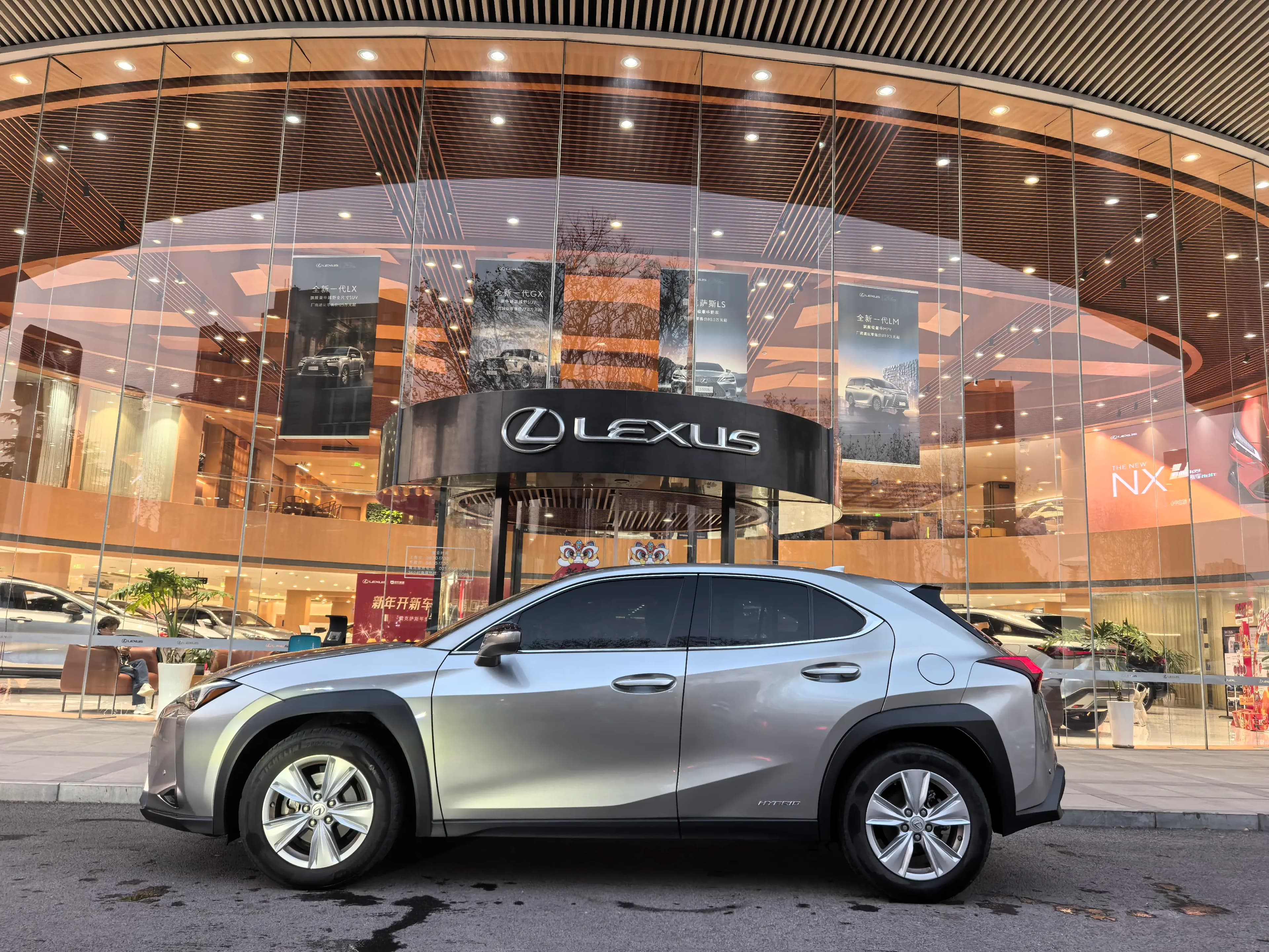 Lexus UX 2022 г. 69121 км. — фото 4