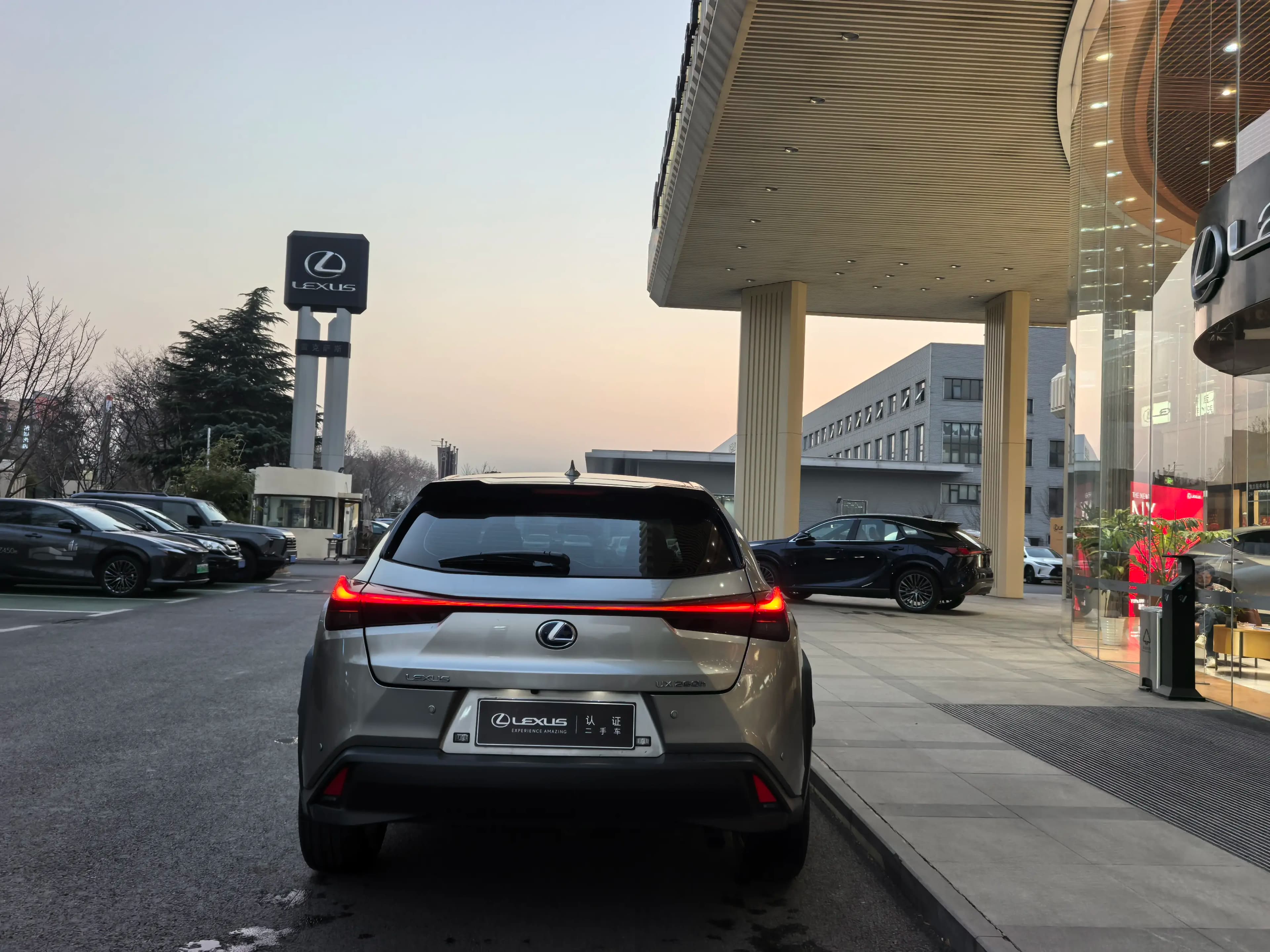 Lexus UX 2022 г. 69121 км. — фото 6