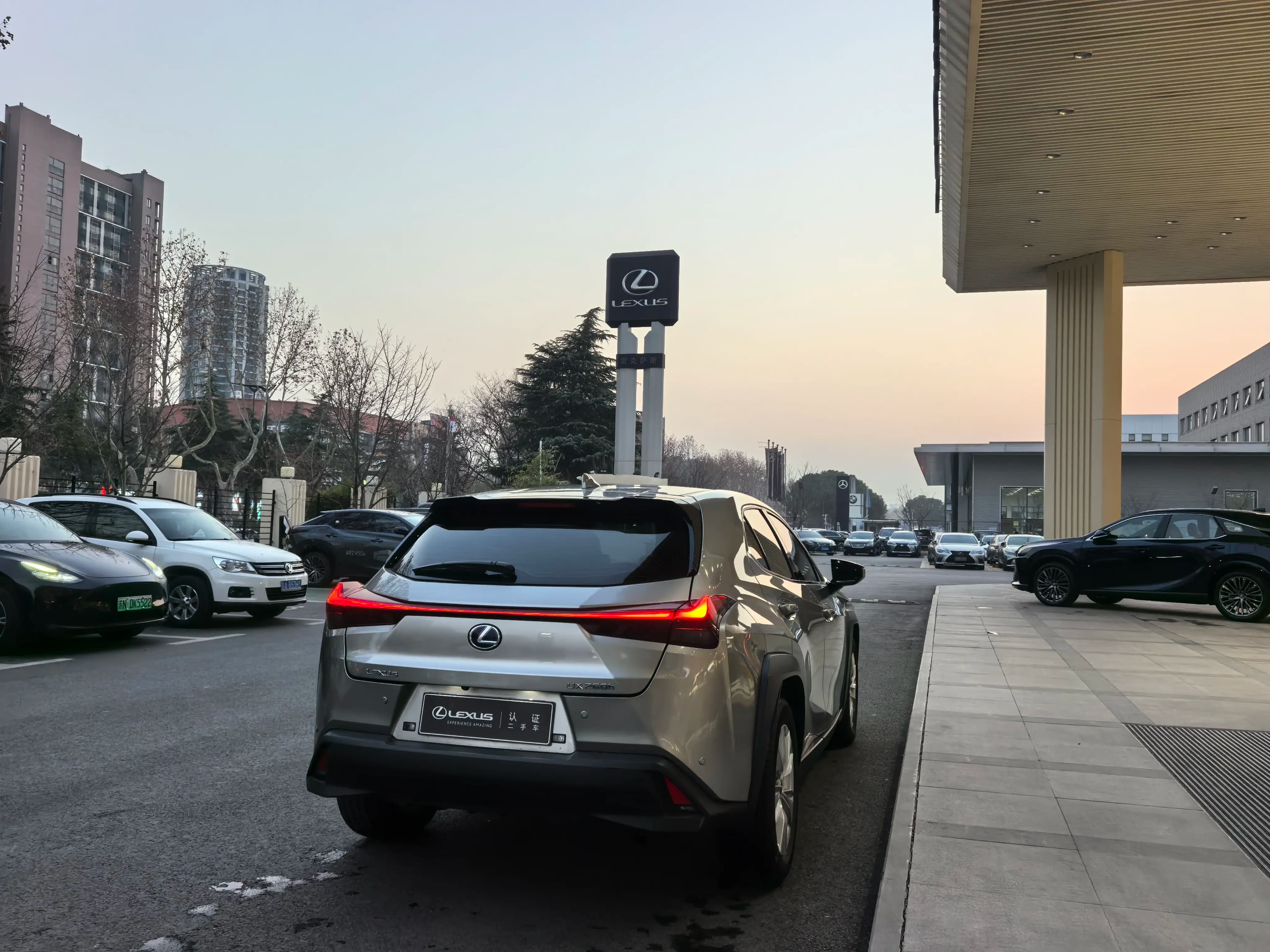Lexus UX 2022 г. 69121 км. — фото 7