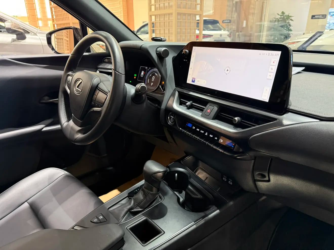 Lexus UX 2024 г. 38122 км. — фото 6