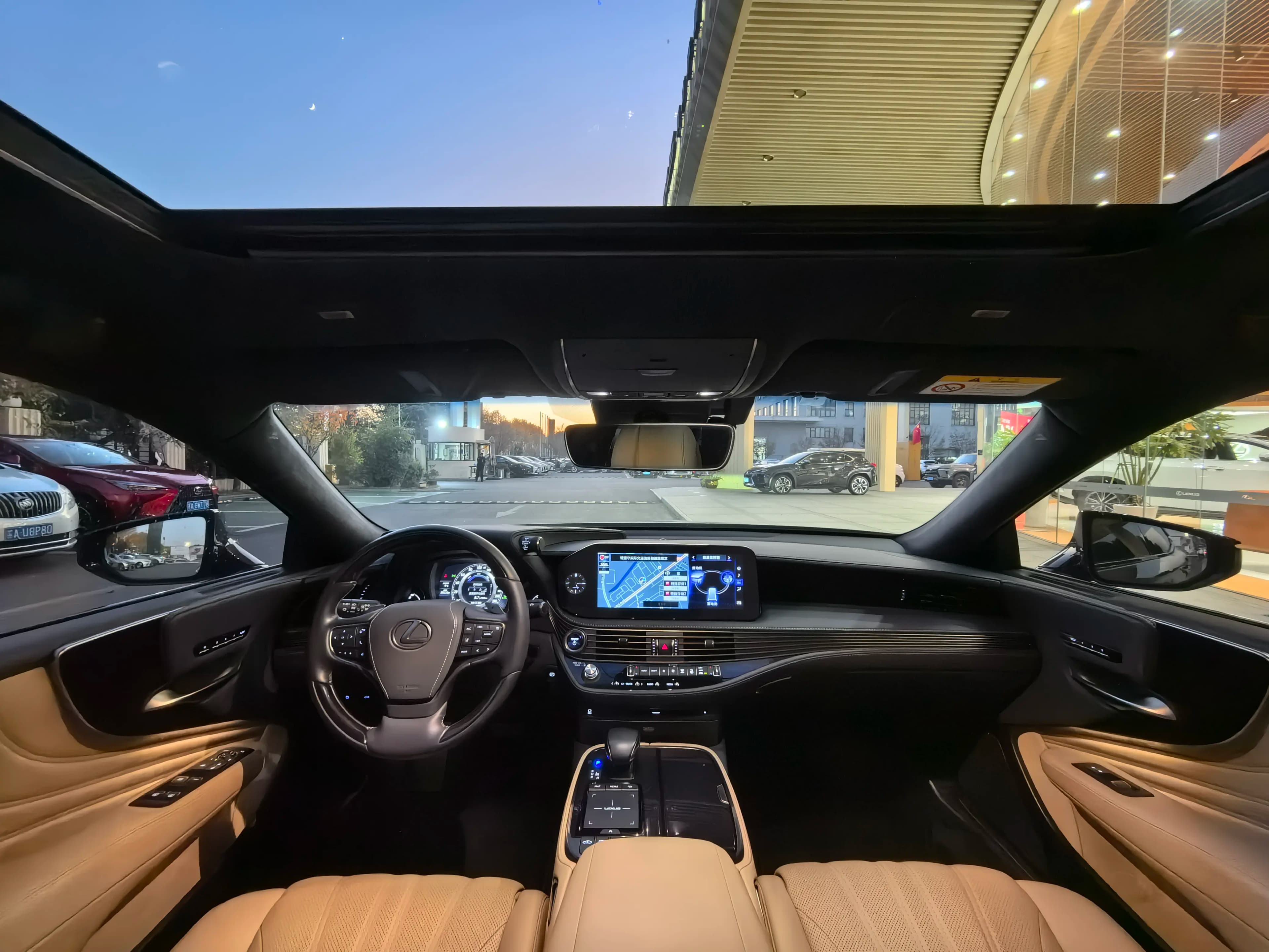 Lexus LS 2022 г. 58060 км. — фото 14