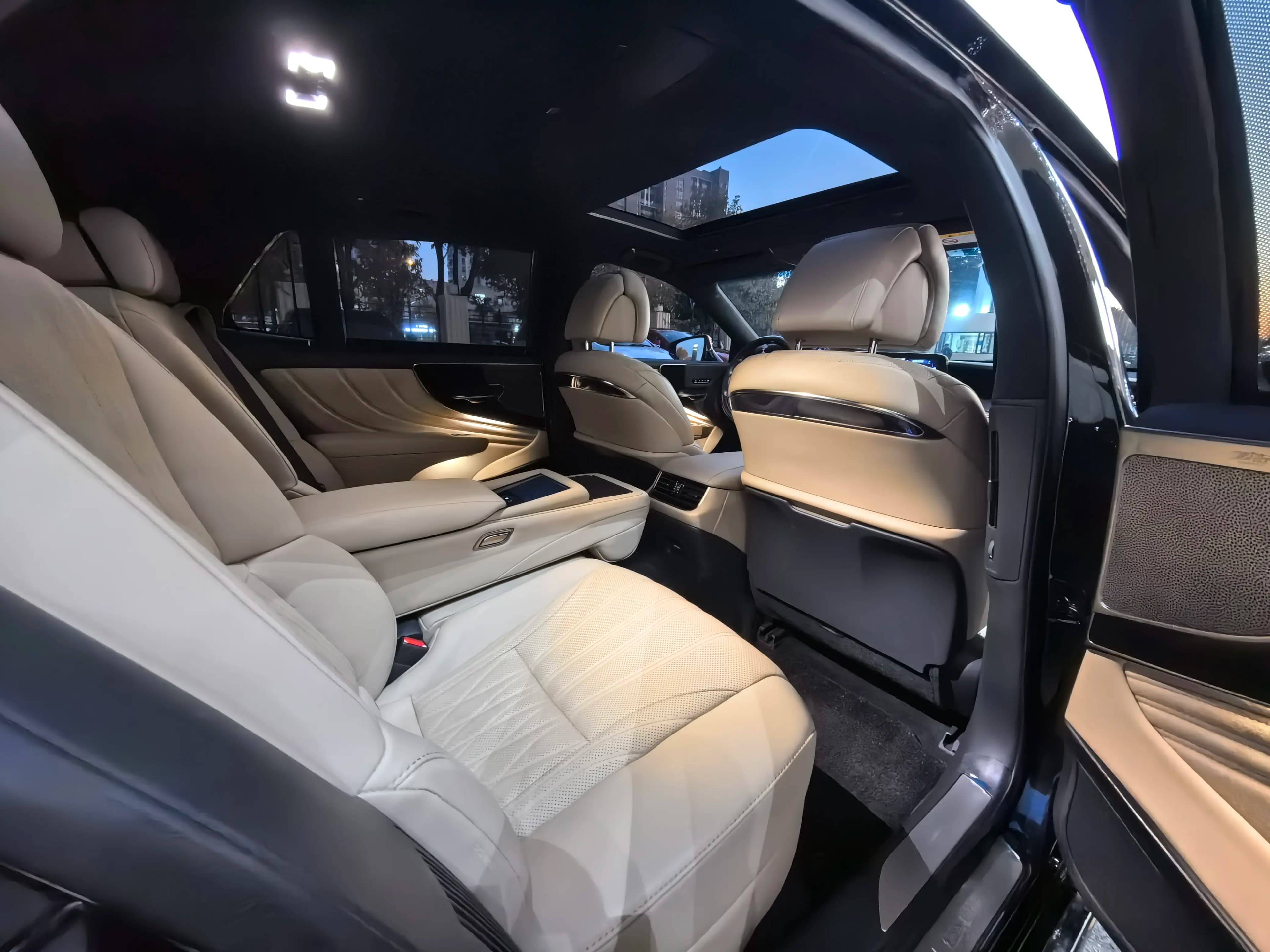 Lexus LS 2022 г. 58060 км. — фото 17
