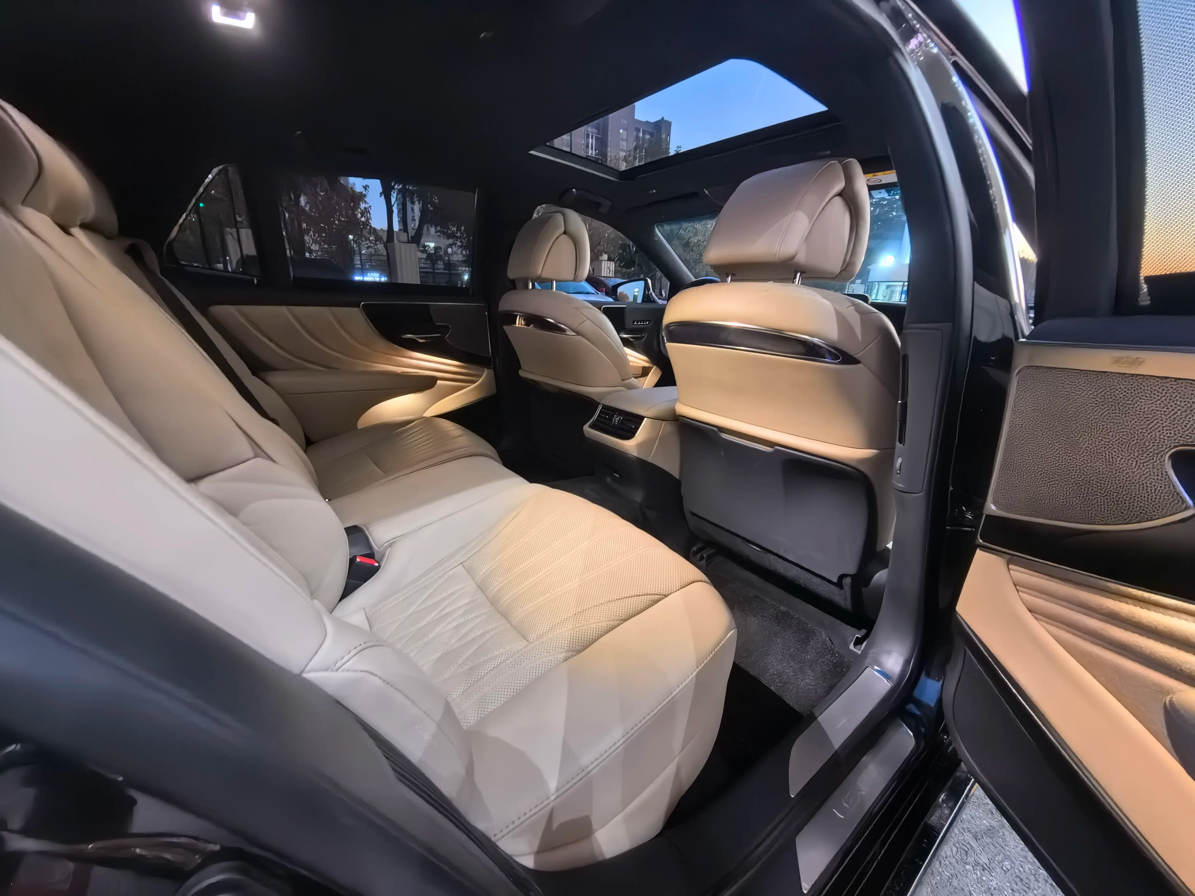 Lexus LS 2022 г. 58060 км. — фото 10