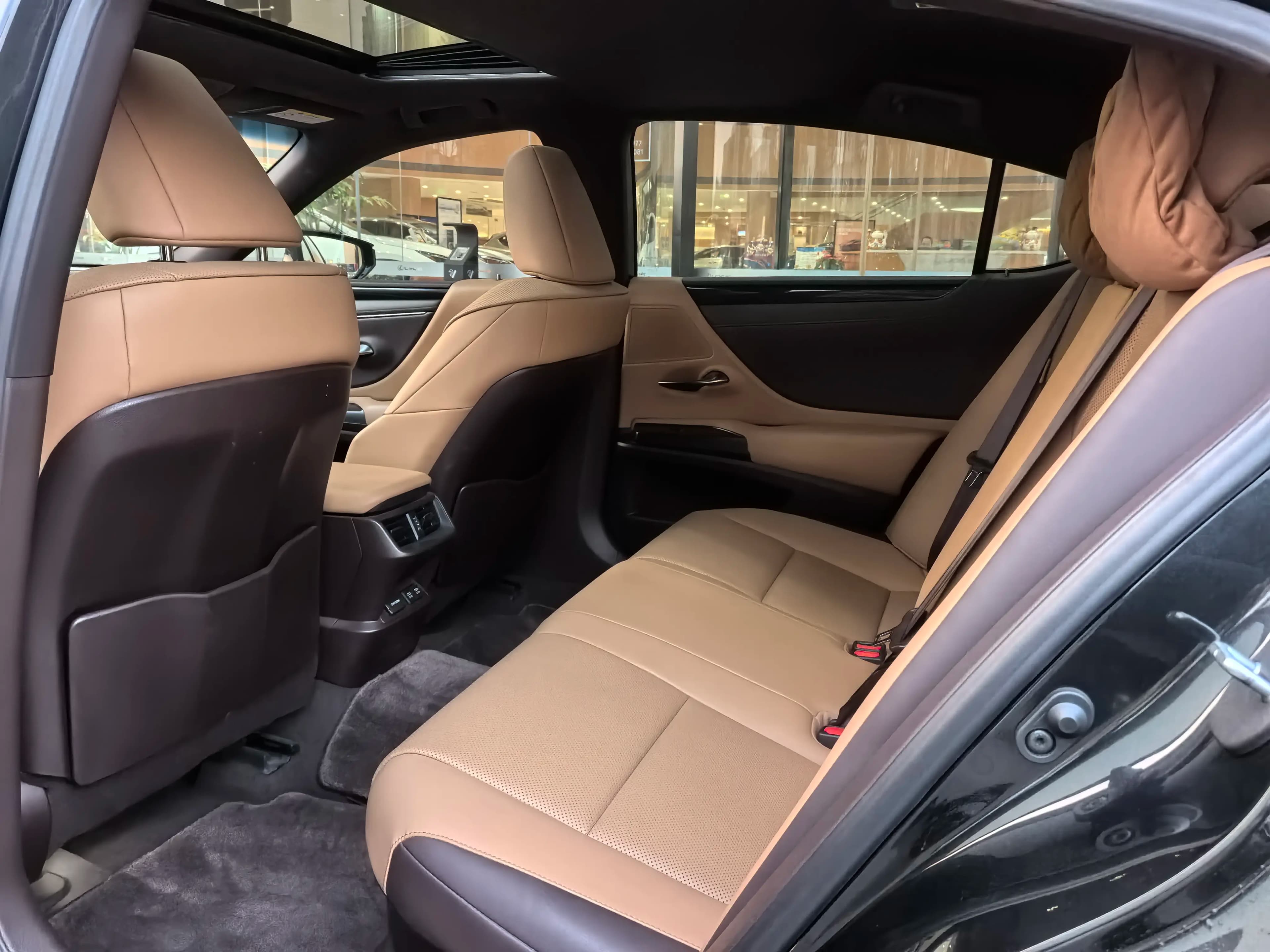 Lexus ES 2021 г. 52048 км. — фото 17