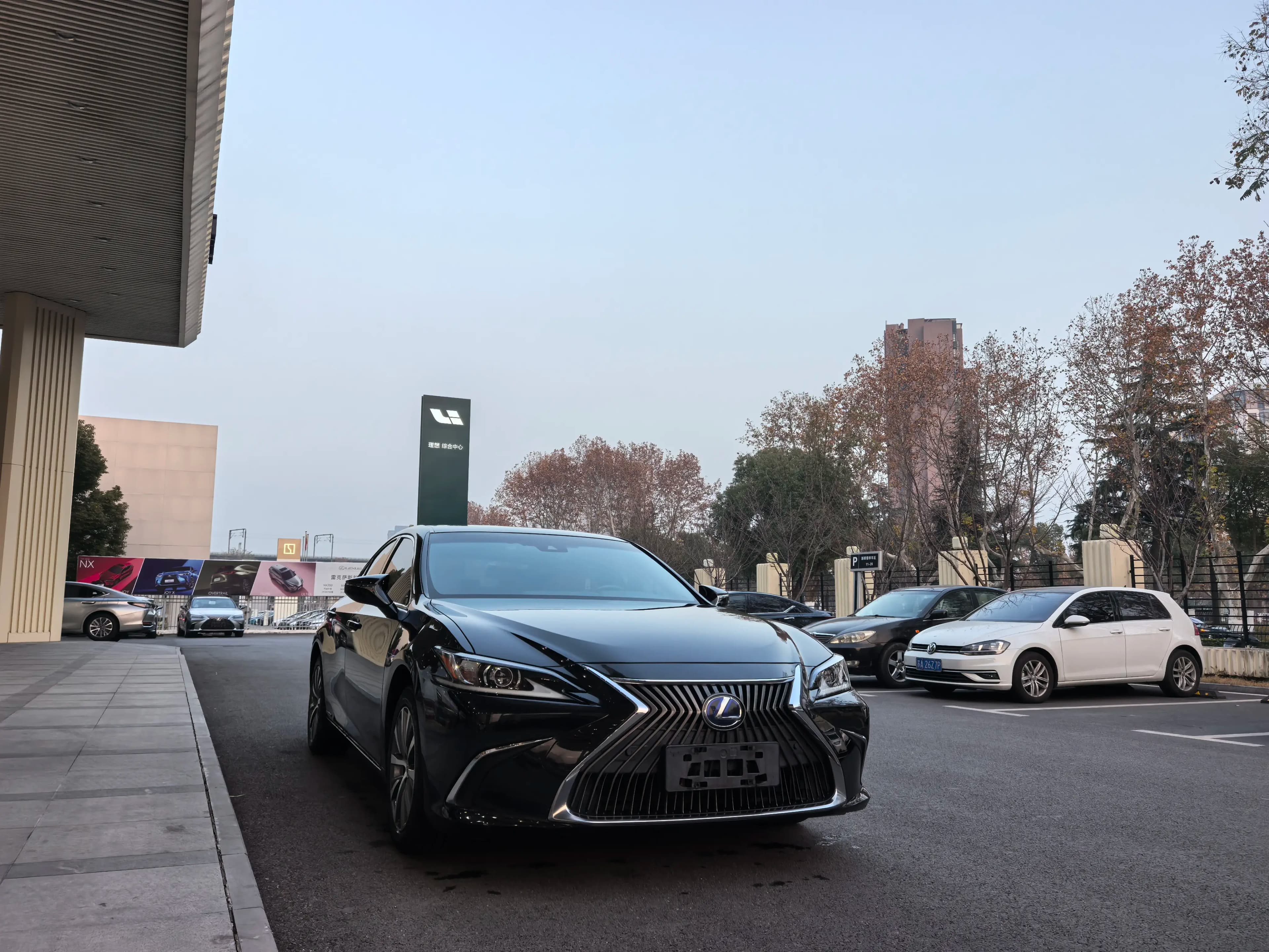 Lexus ES 2021 г. 52048 км. — фото 3