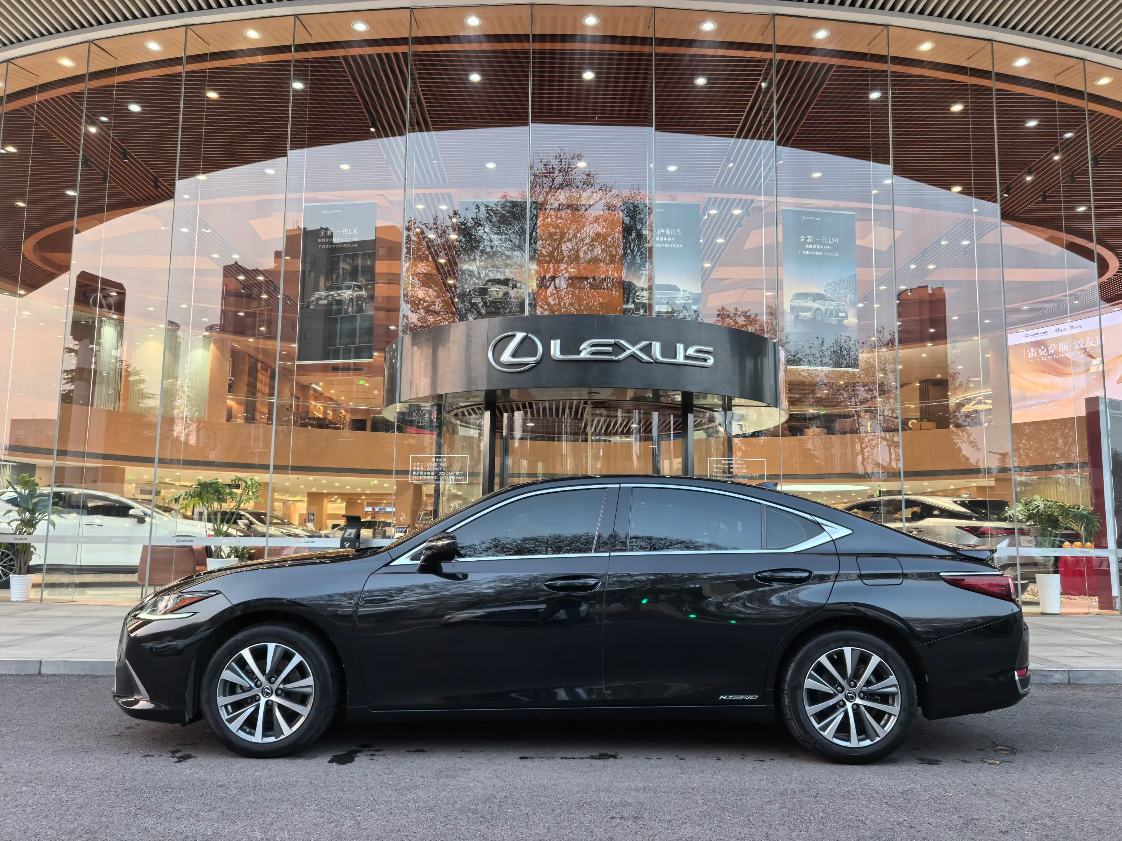 Lexus ES 2021 г. 52048 км. — фото 4
