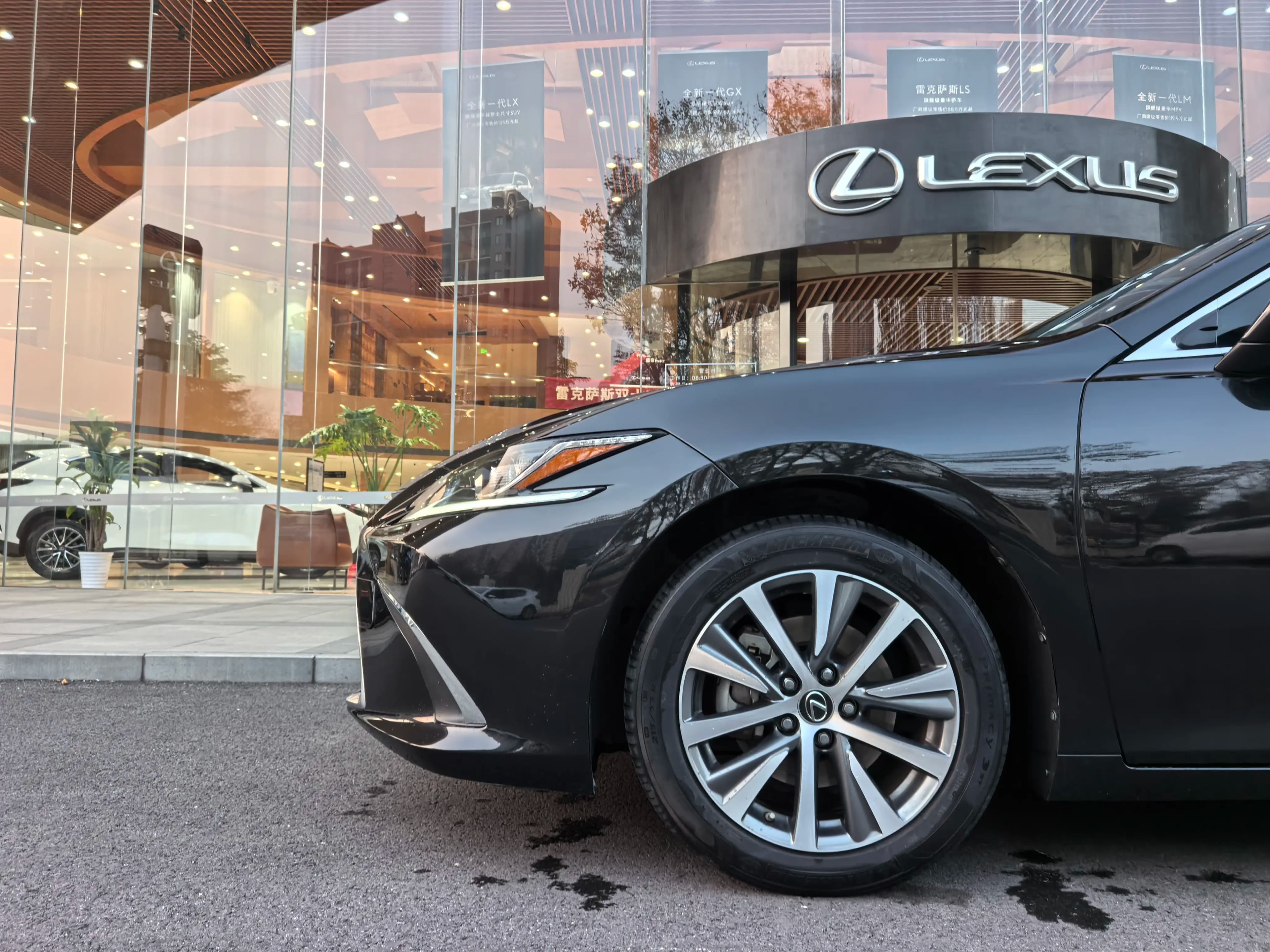 Lexus ES 2021 г. 52048 км. — фото 8