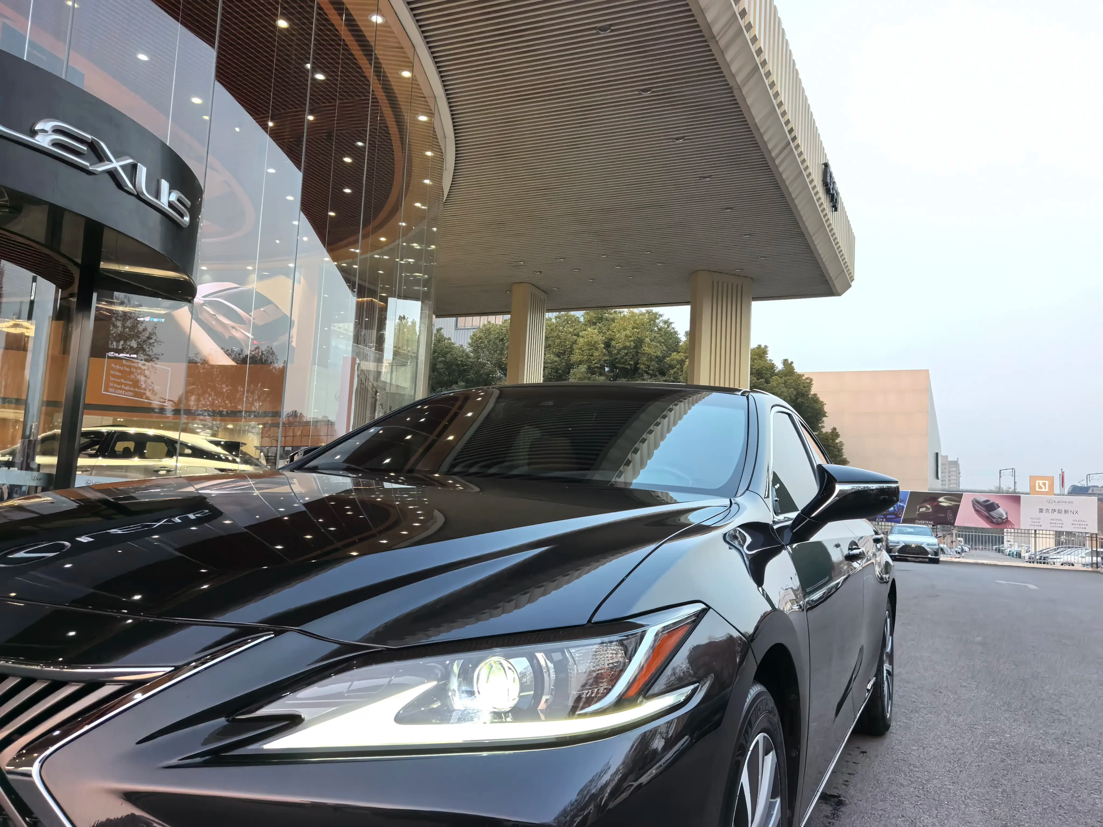 Lexus ES 2021 г. 52048 км. — фото 9