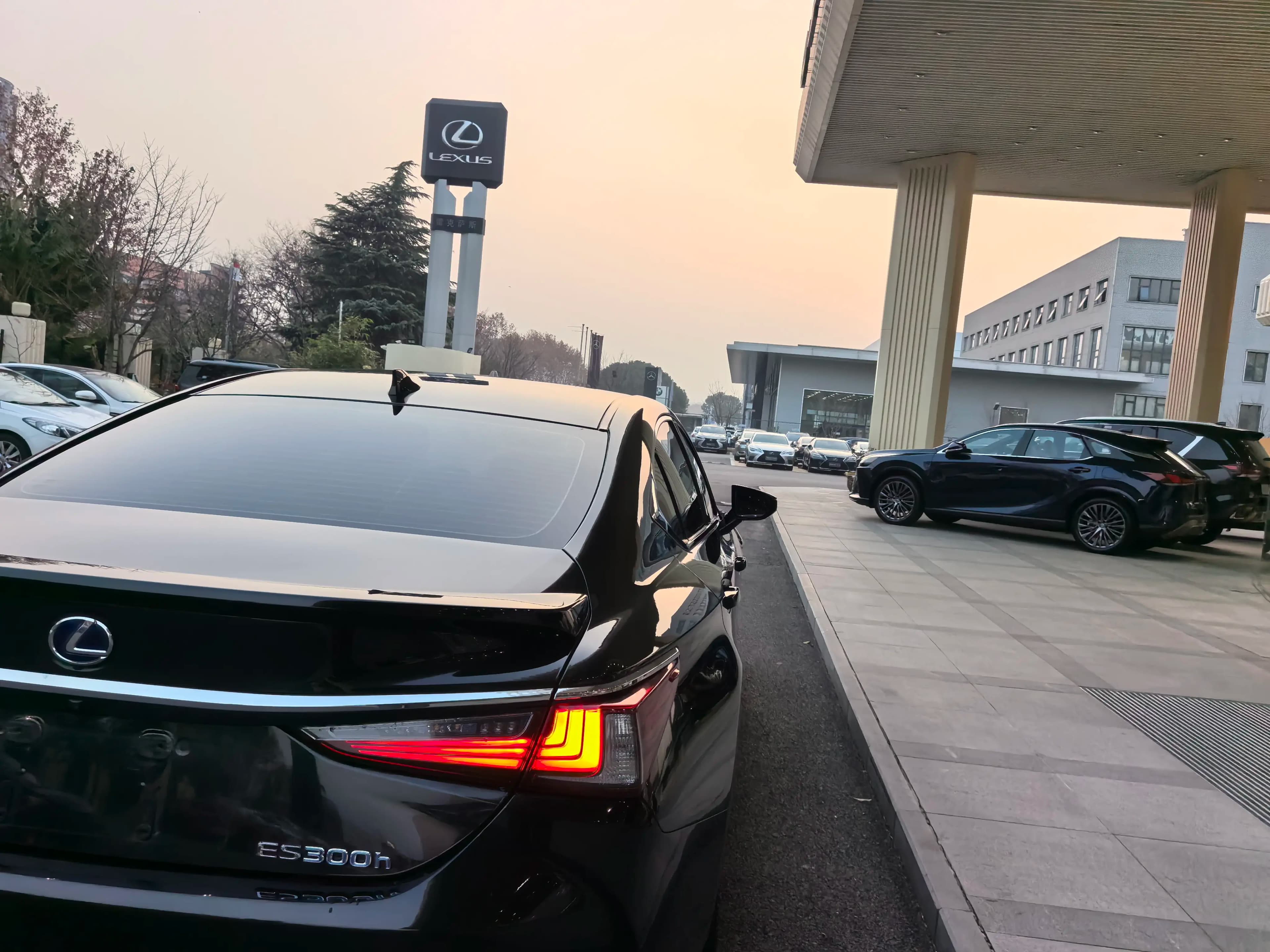 Lexus ES 2021 г. 52048 км. — фото 10