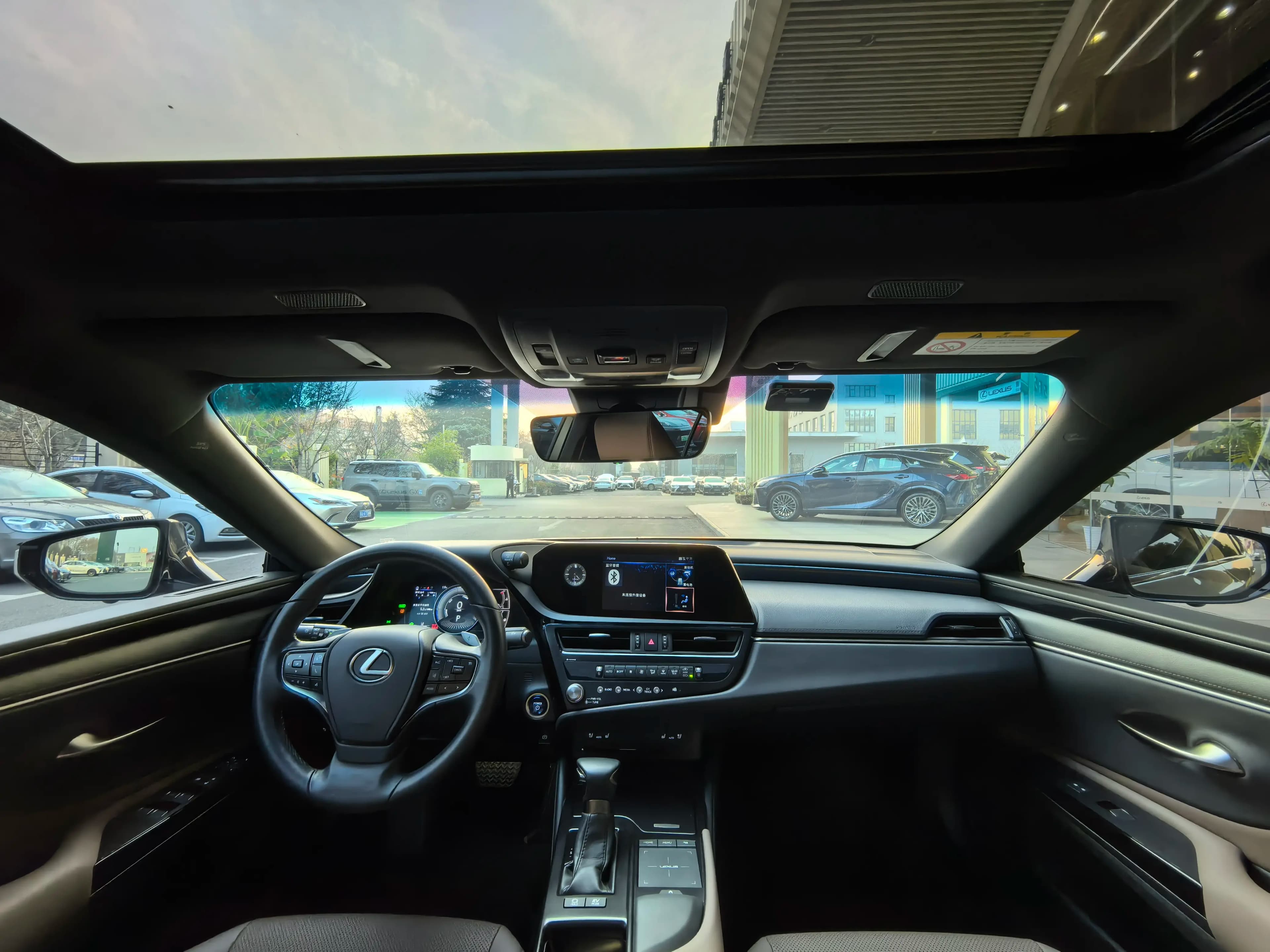 Lexus ES 2021 г. 62000 км. — фото 12