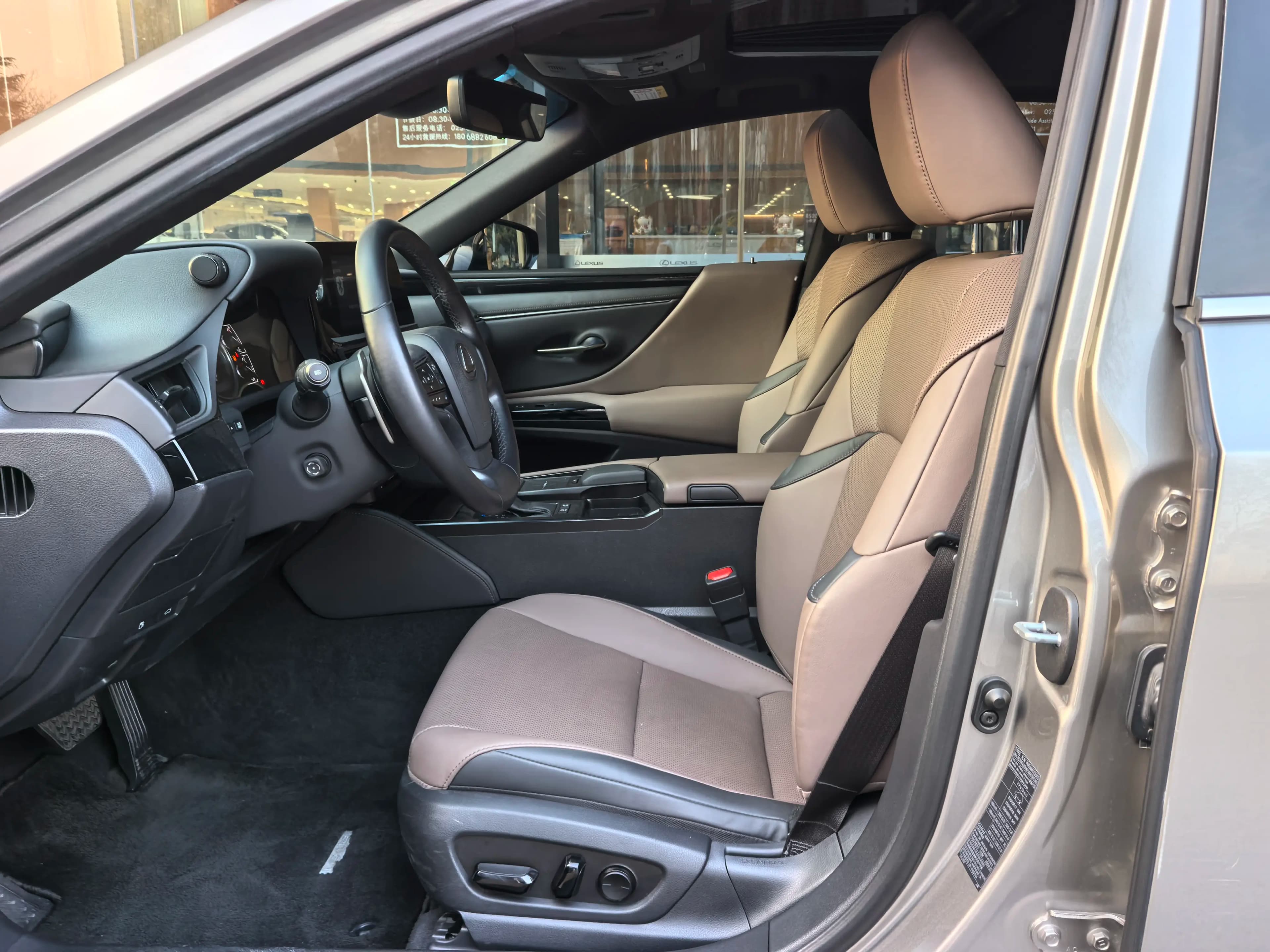 Lexus ES 2021 г. 62000 км. — фото 16