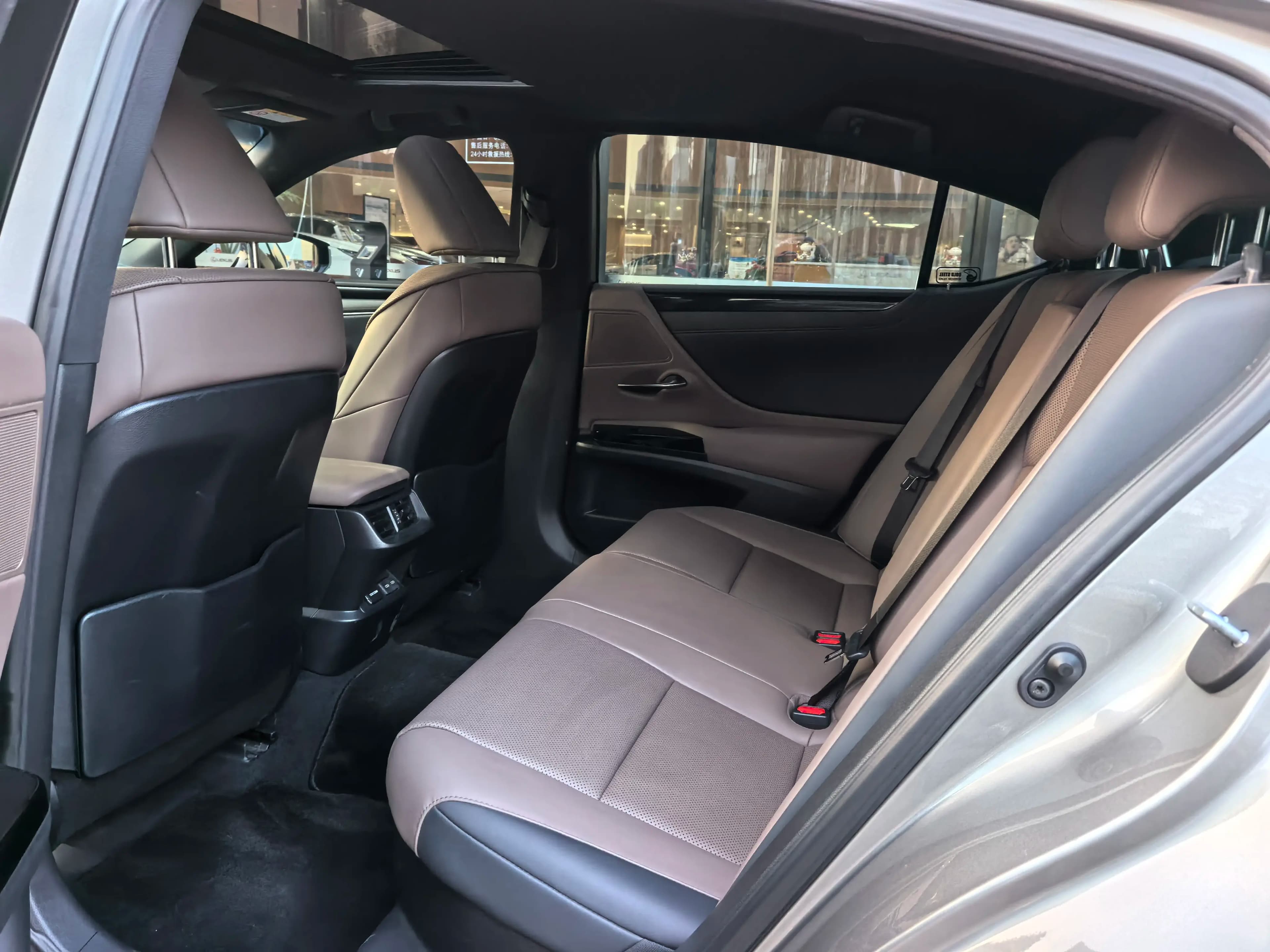 Lexus ES 2021 г. 62000 км. — фото 17