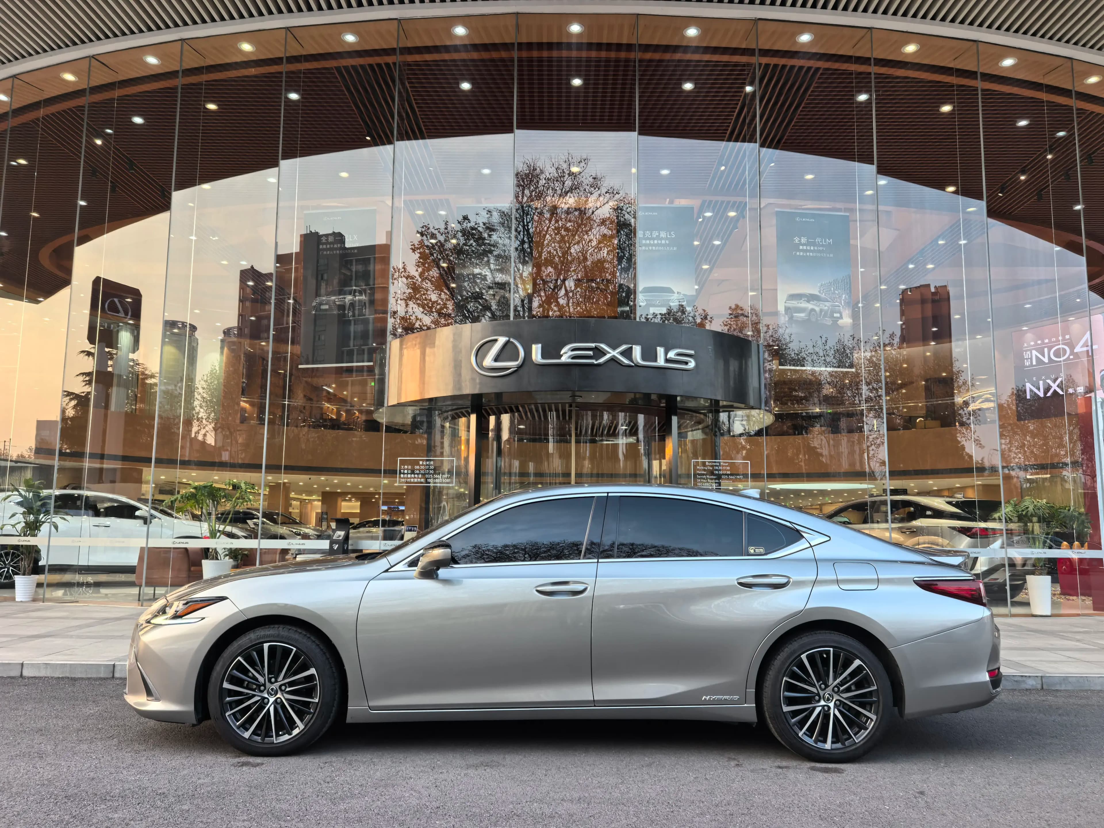 Lexus ES 2021 г. 62000 км. — фото 4