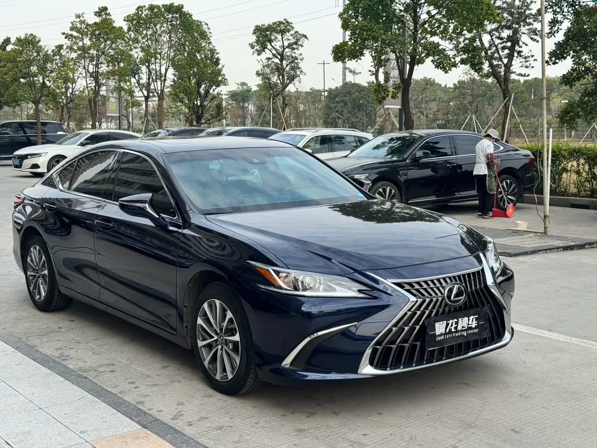 Lexus ES 2024 г. 22900 км. — фото 3