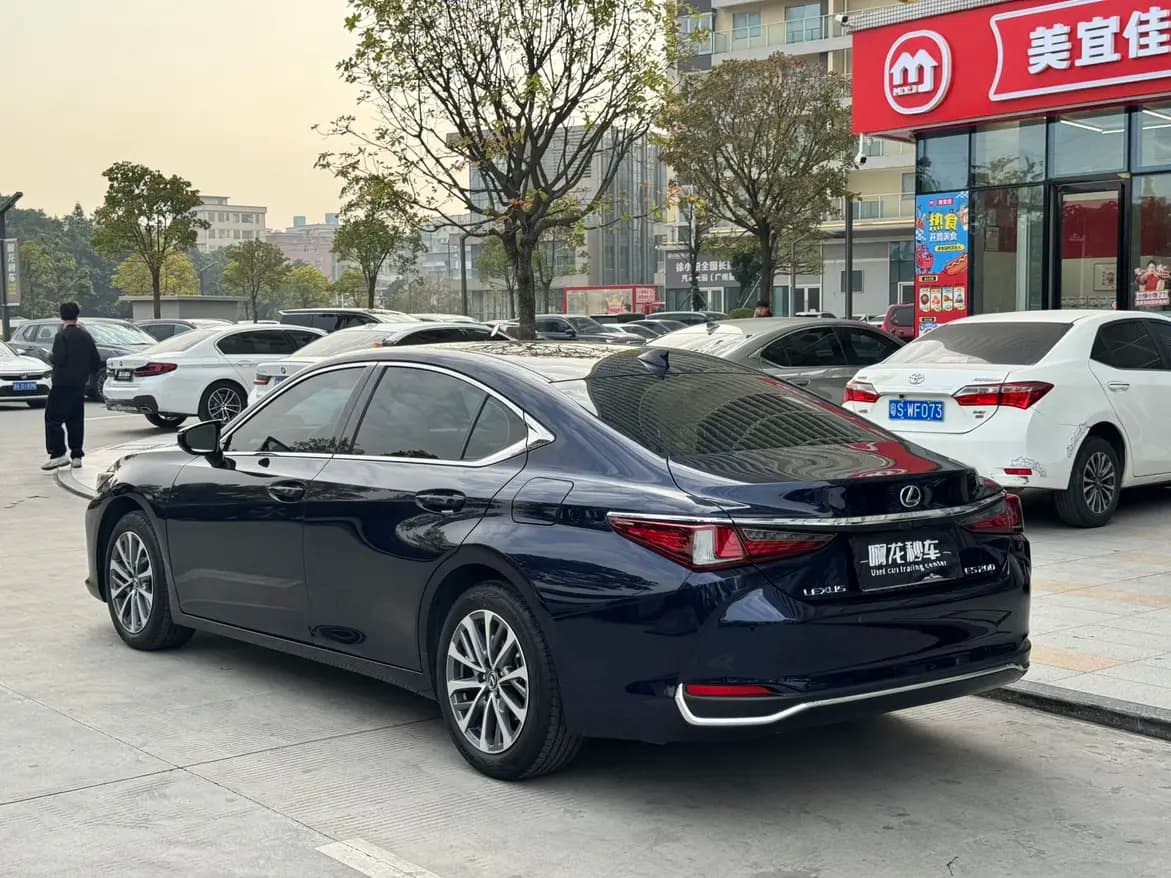 Lexus ES 2024 г. 22900 км. — фото 4