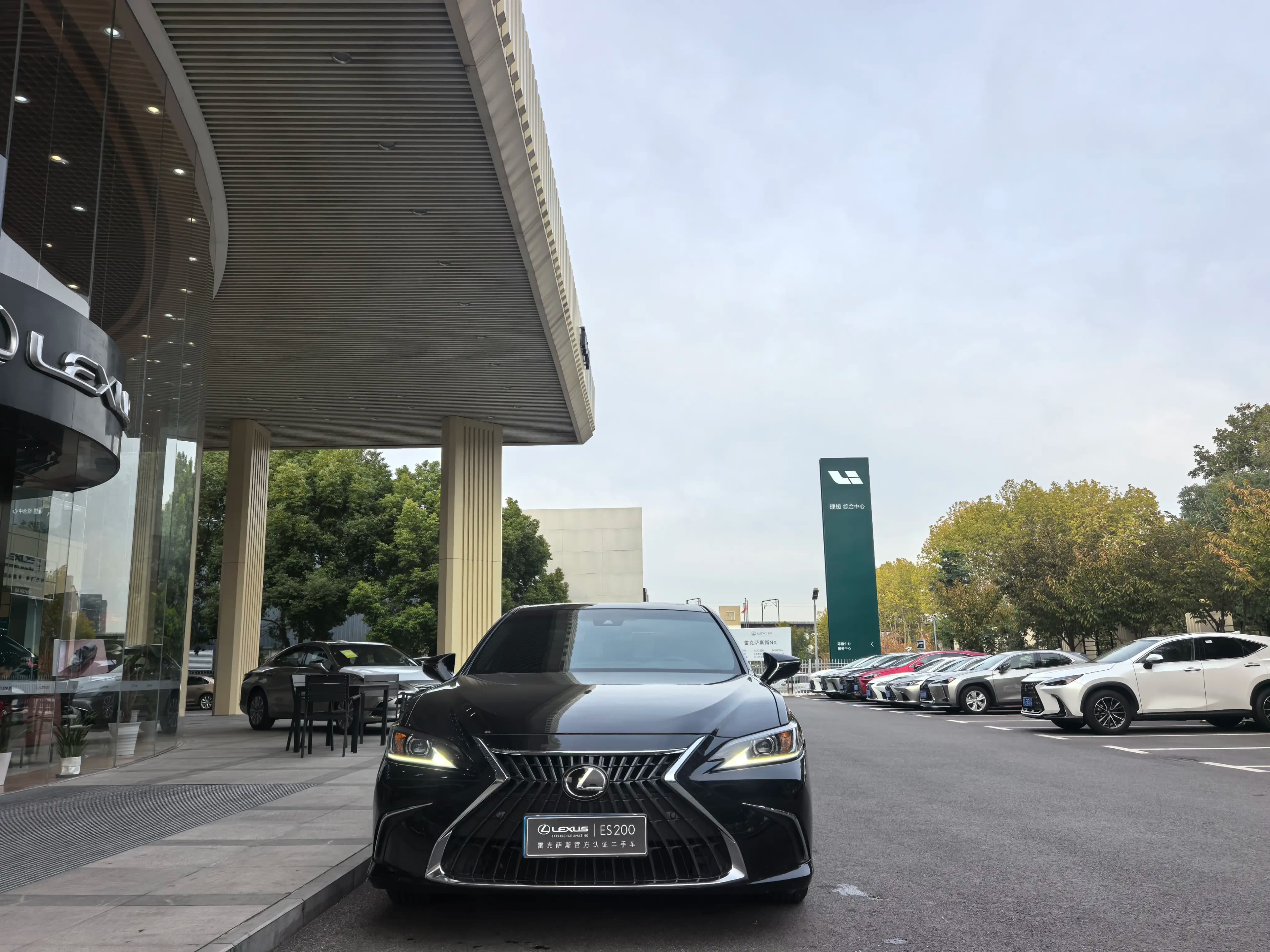 Lexus ES 2024 г. 14000 км. — фото 2