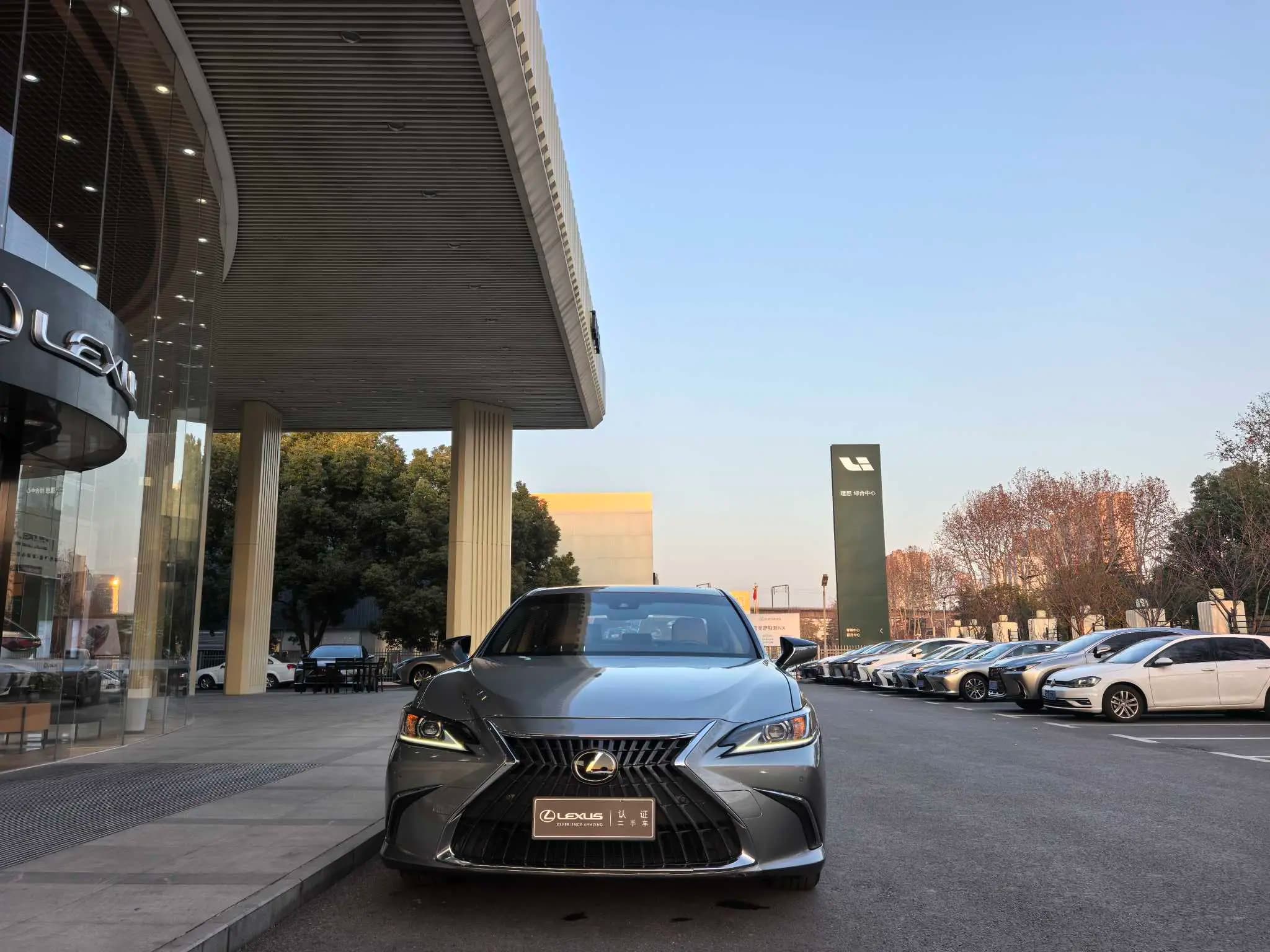 Lexus ES 2024 г. 19000 км. — фото 2