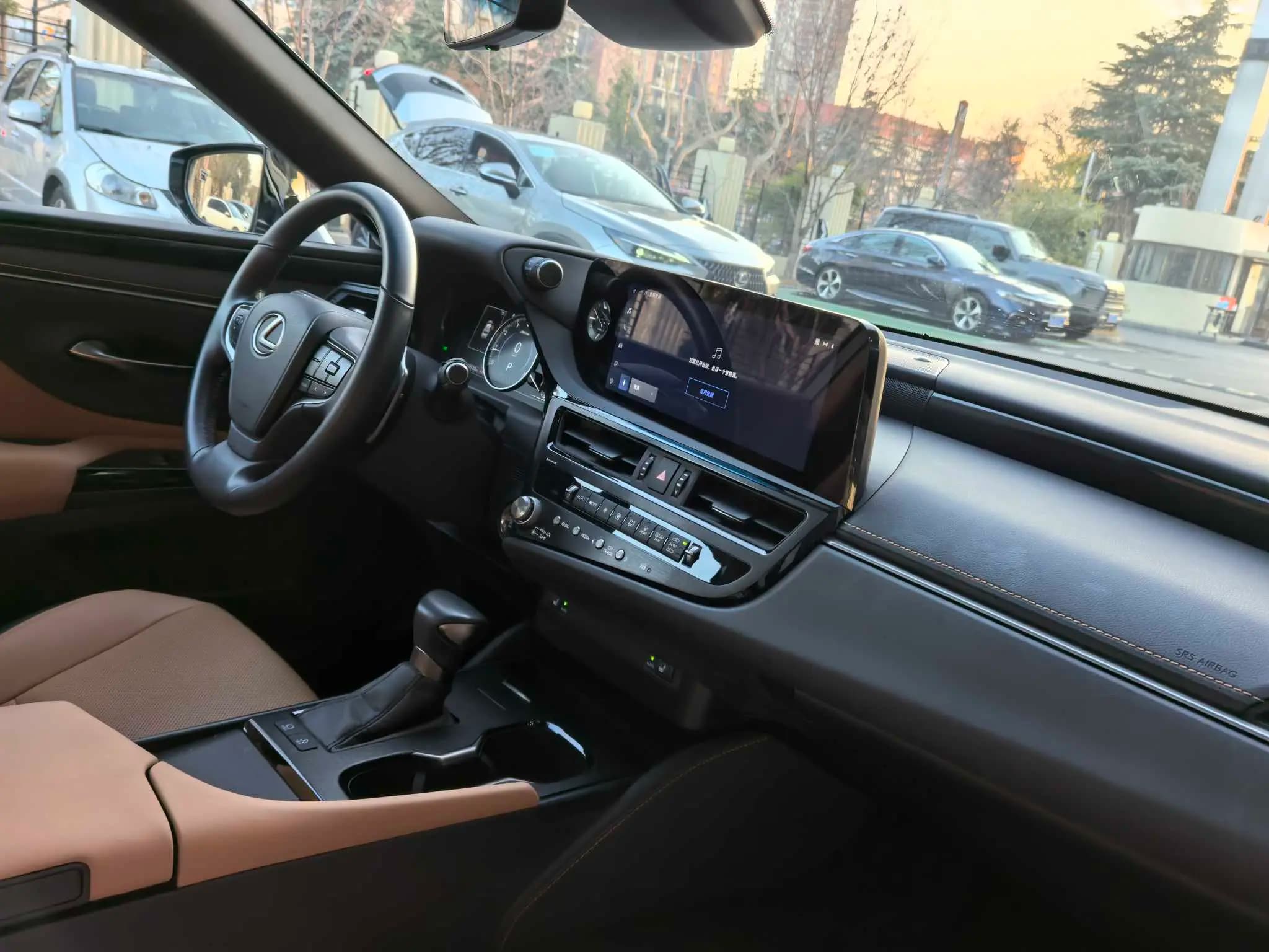Lexus ES 2024 г. 19000 км. — фото 11