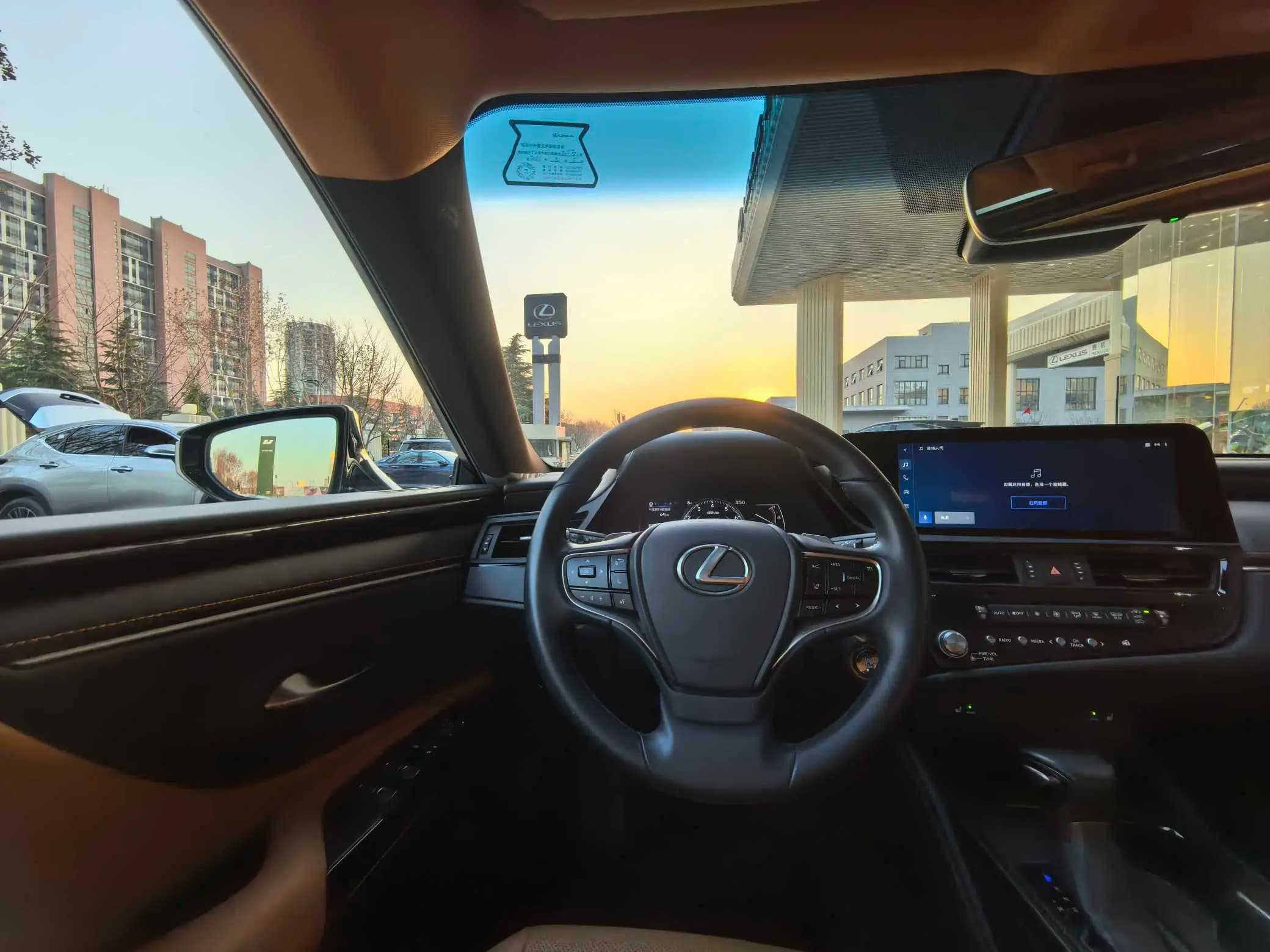 Lexus ES 2024 г. 19000 км. — фото 14