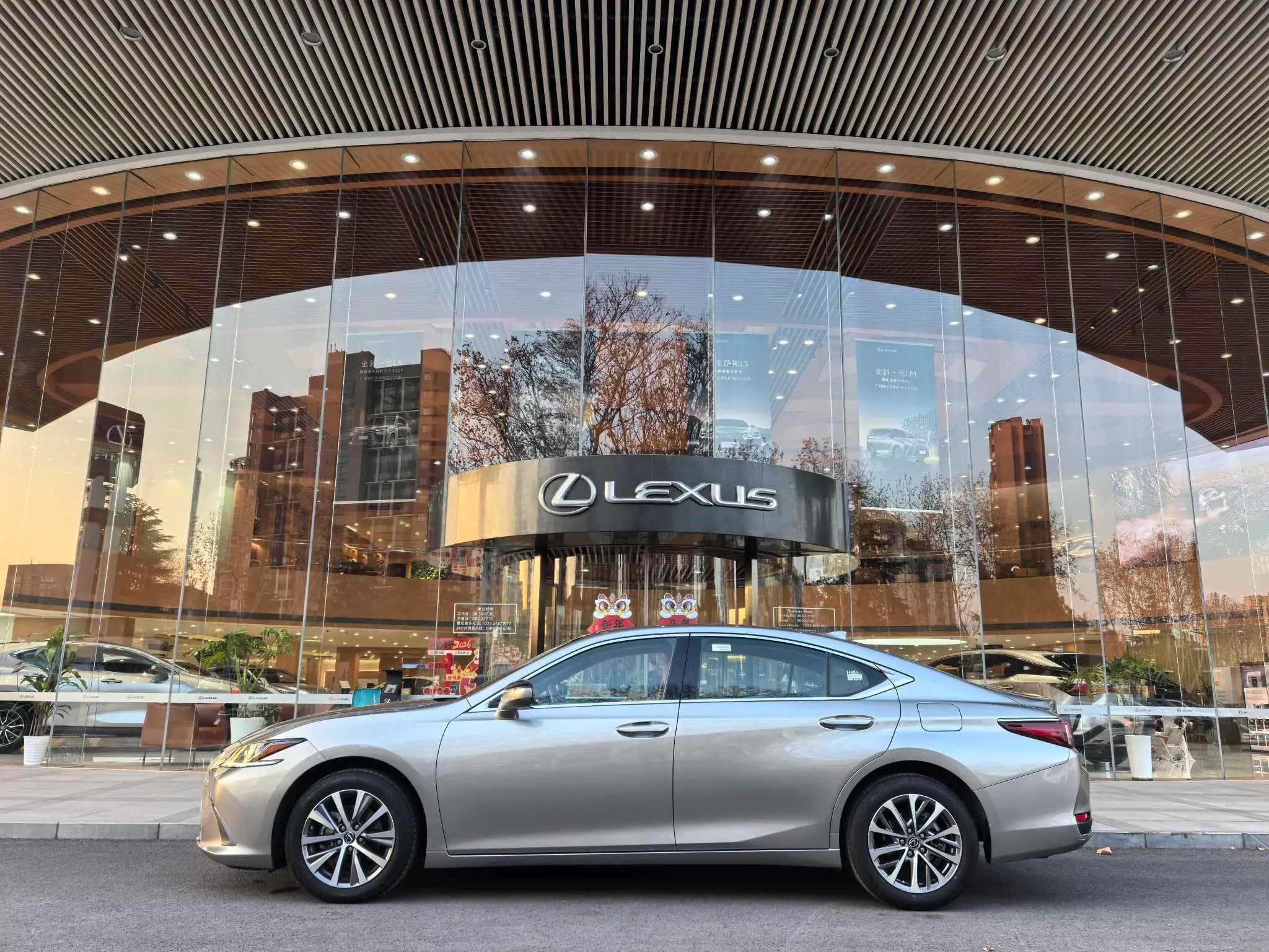 Lexus ES 2024 г. 19000 км. — фото 4