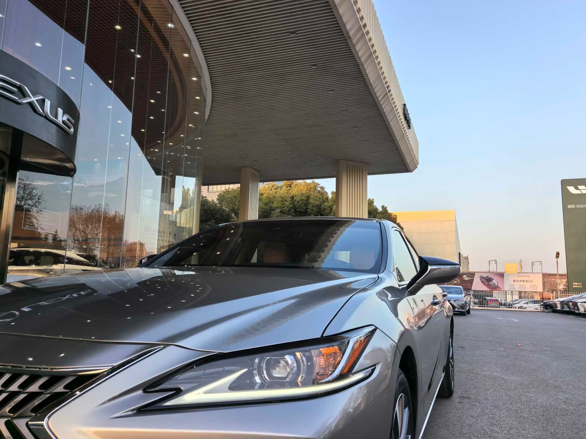 Lexus ES 2024 г. 19000 км. — фото 9