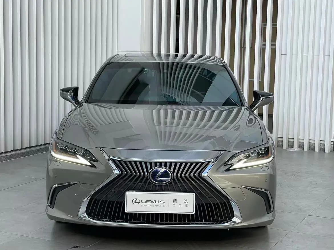 Lexus ES 2021 г. 57000 км. — фото 2