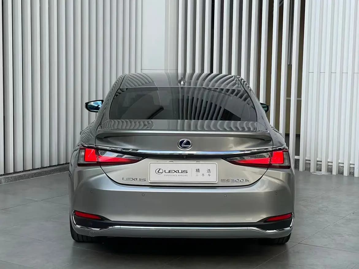 Lexus ES 2021 г. 57000 км. — фото 3