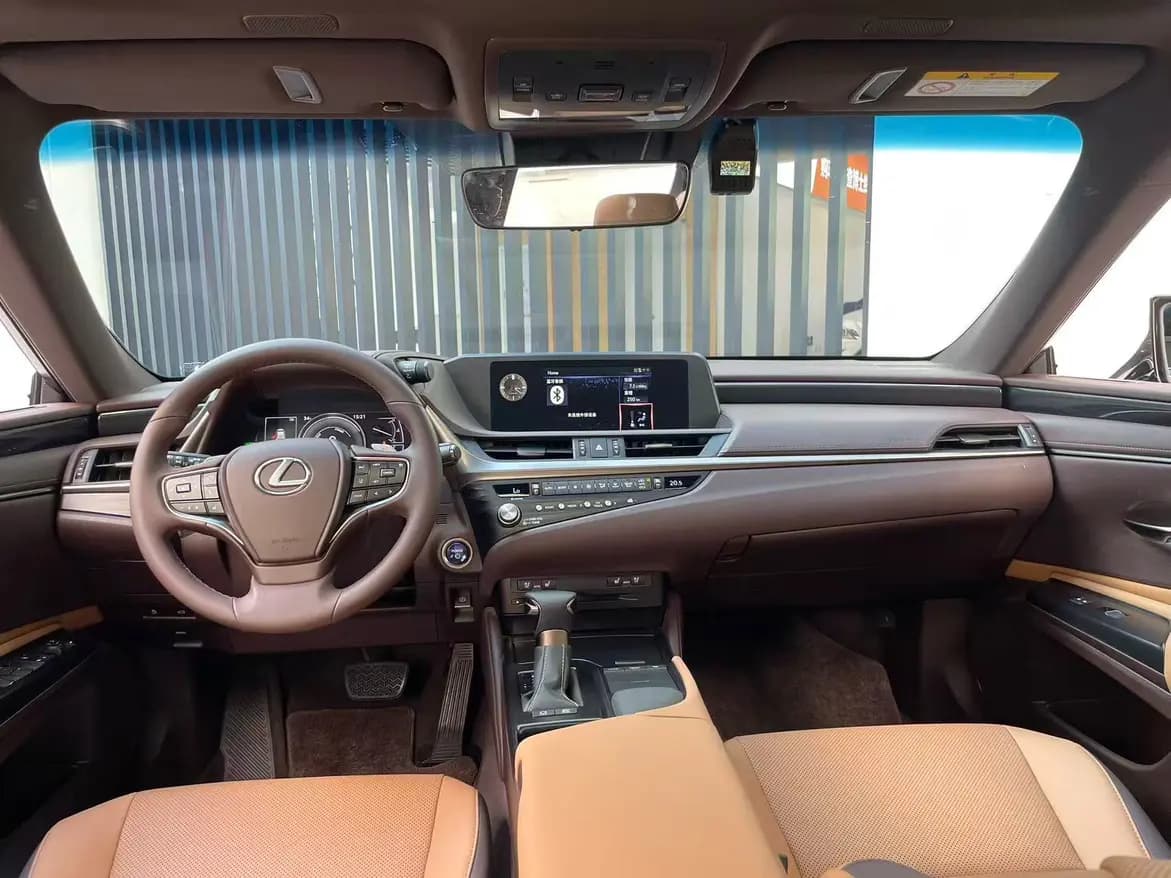 Lexus ES 2021 г. 57000 км. — фото 4