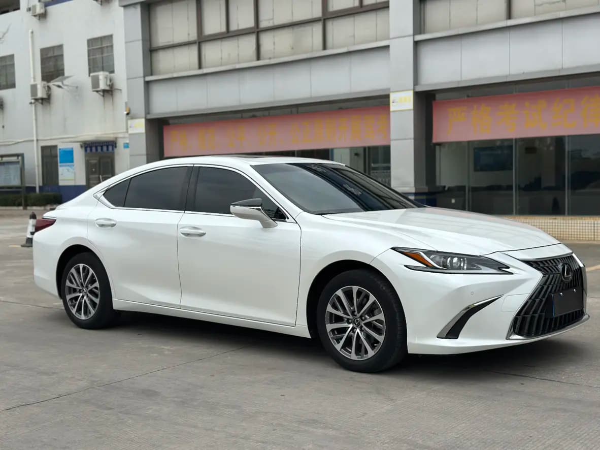 Lexus ES ES 250 2.5 AT (200 л.с.) 2022 г. 50001 км — фото 3
