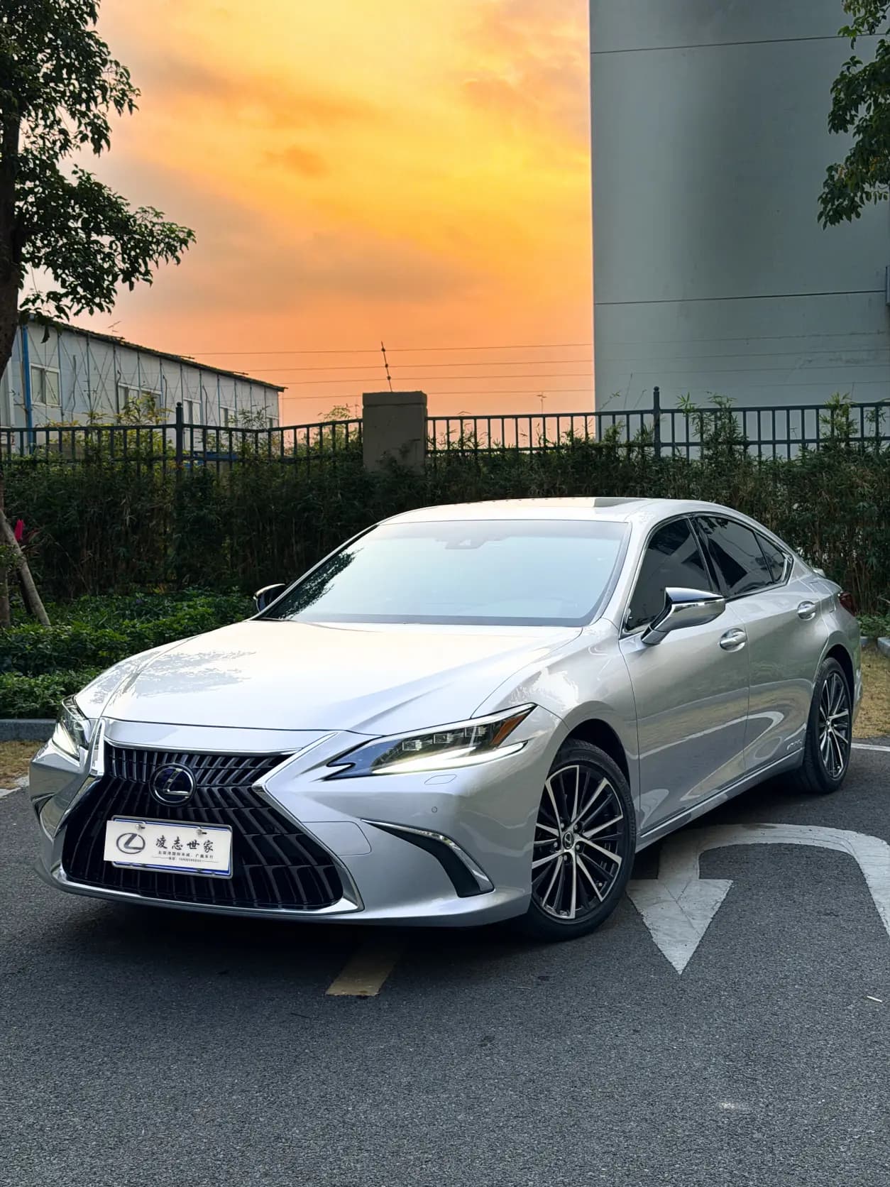 Lexus ES 2021 г. 46000 км.