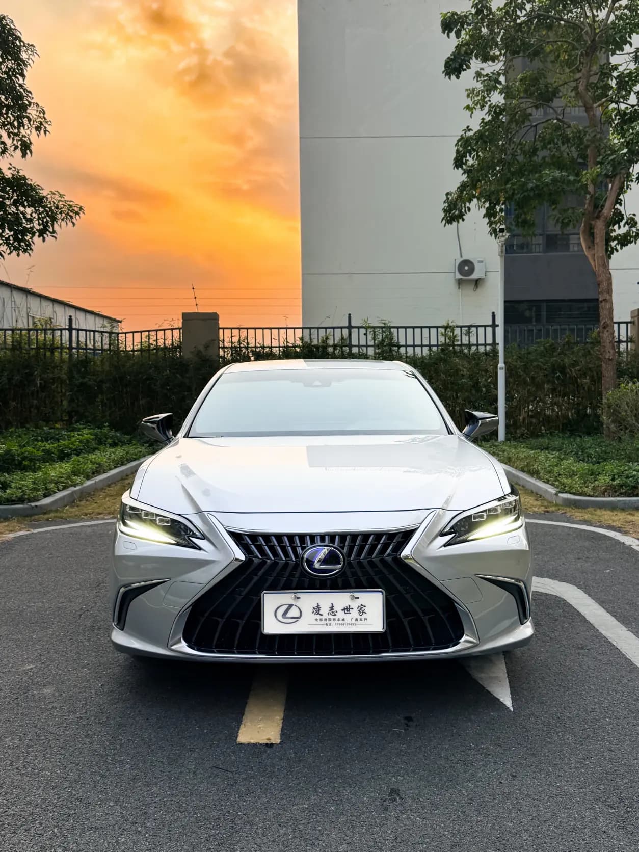 Lexus ES 2021 г. 46000 км. — фото 2