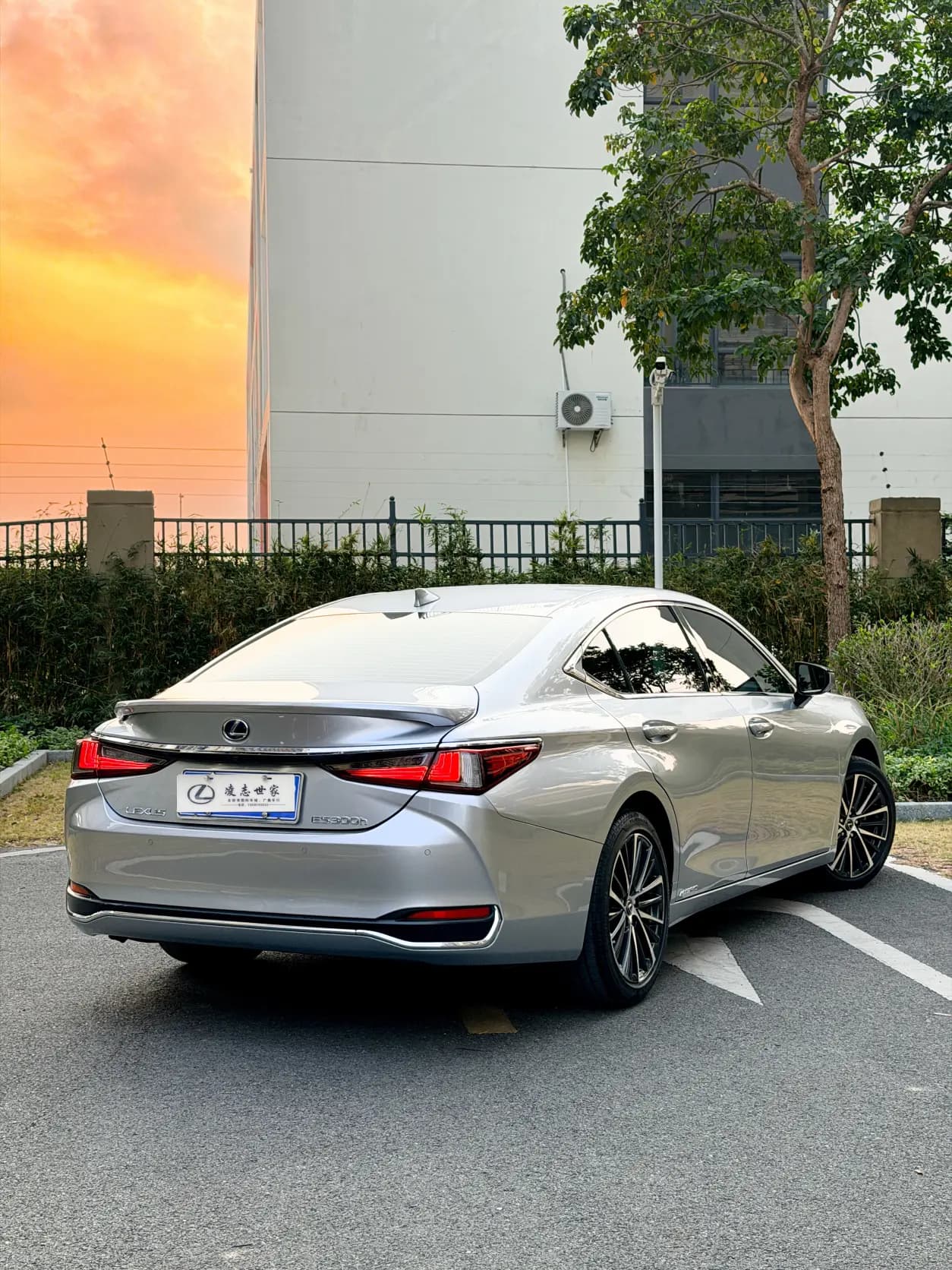 Lexus ES 2021 г. 46000 км. — фото 3