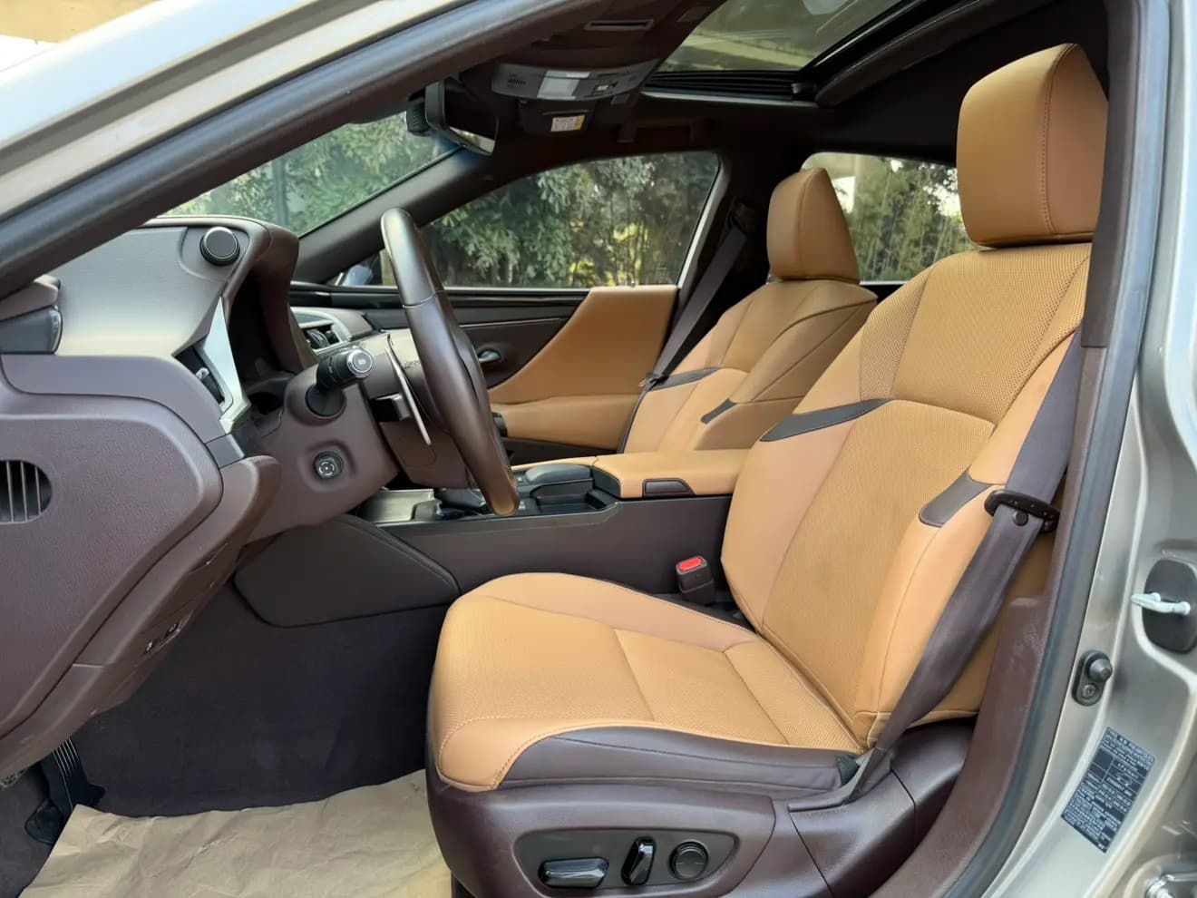 Lexus ES 2021 г. 50000 км. — фото 11