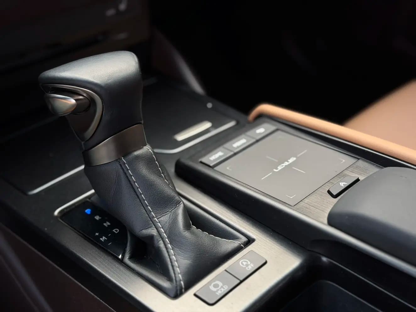 Lexus ES 2021 г. 50000 км. — фото 7
