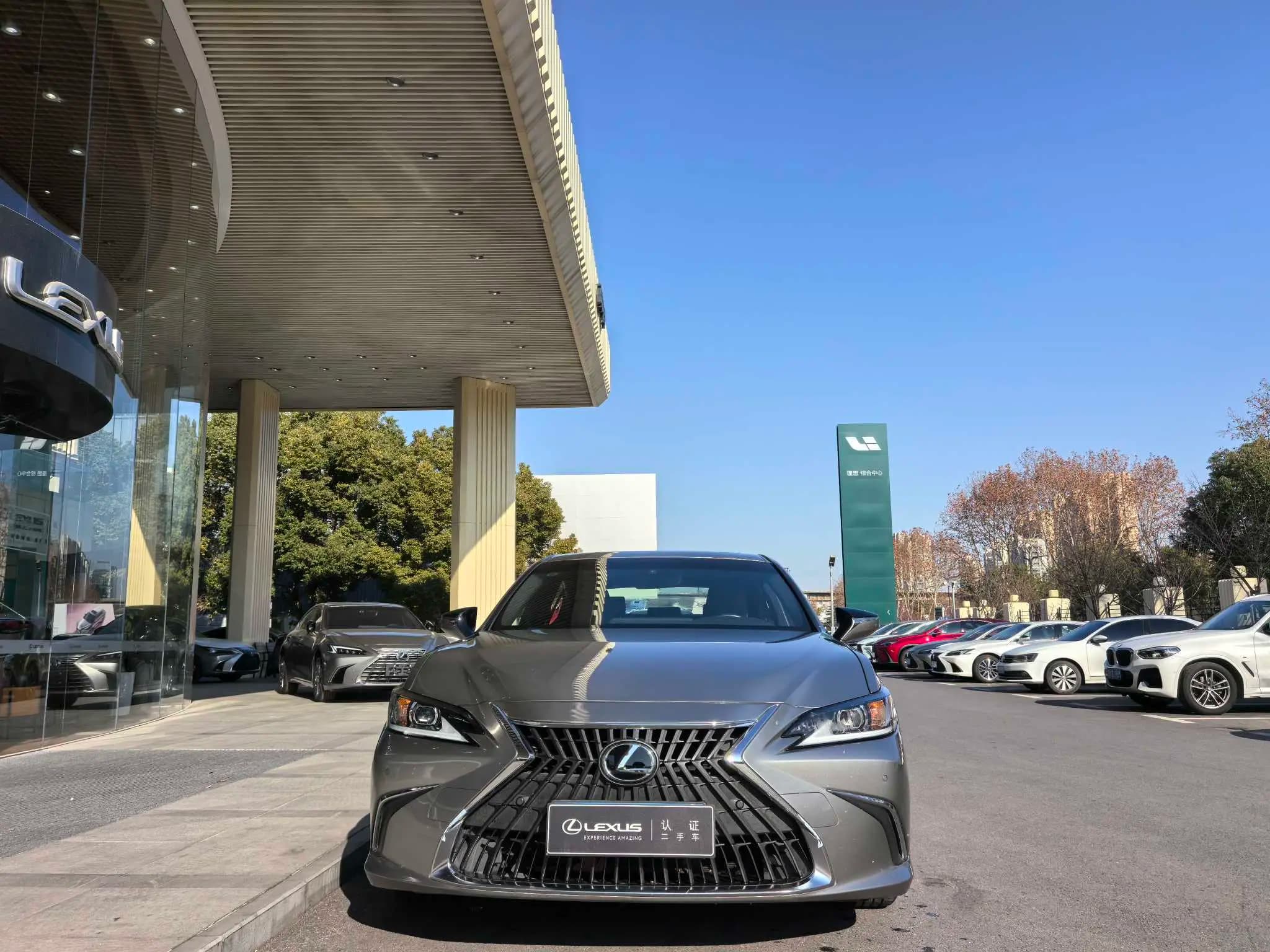 Lexus ES 2024 г. 27000 км. — фото 2