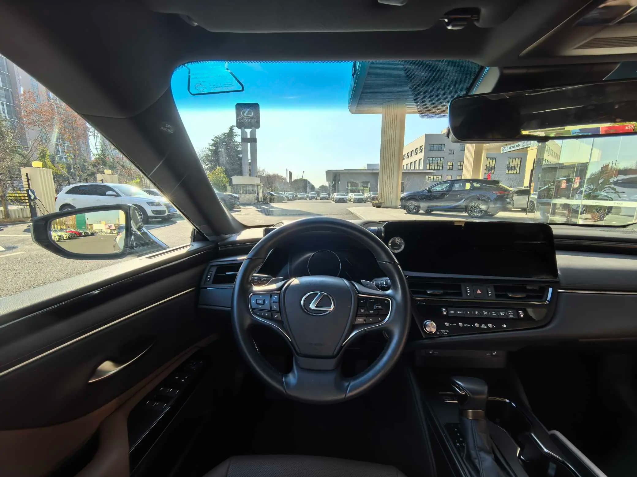 Lexus ES 2024 г. 27000 км. — фото 14