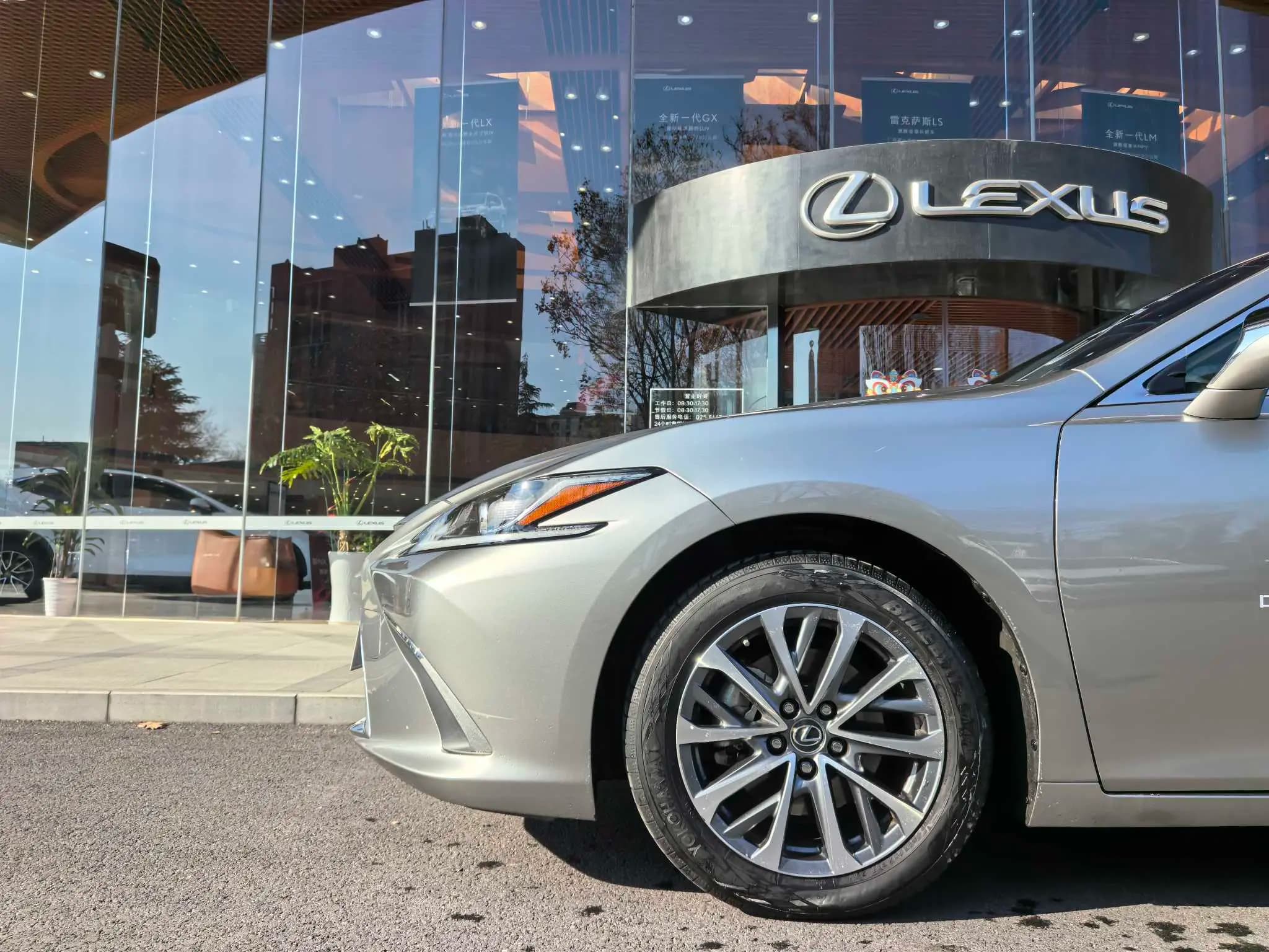 Lexus ES 2024 г. 27000 км. — фото 6