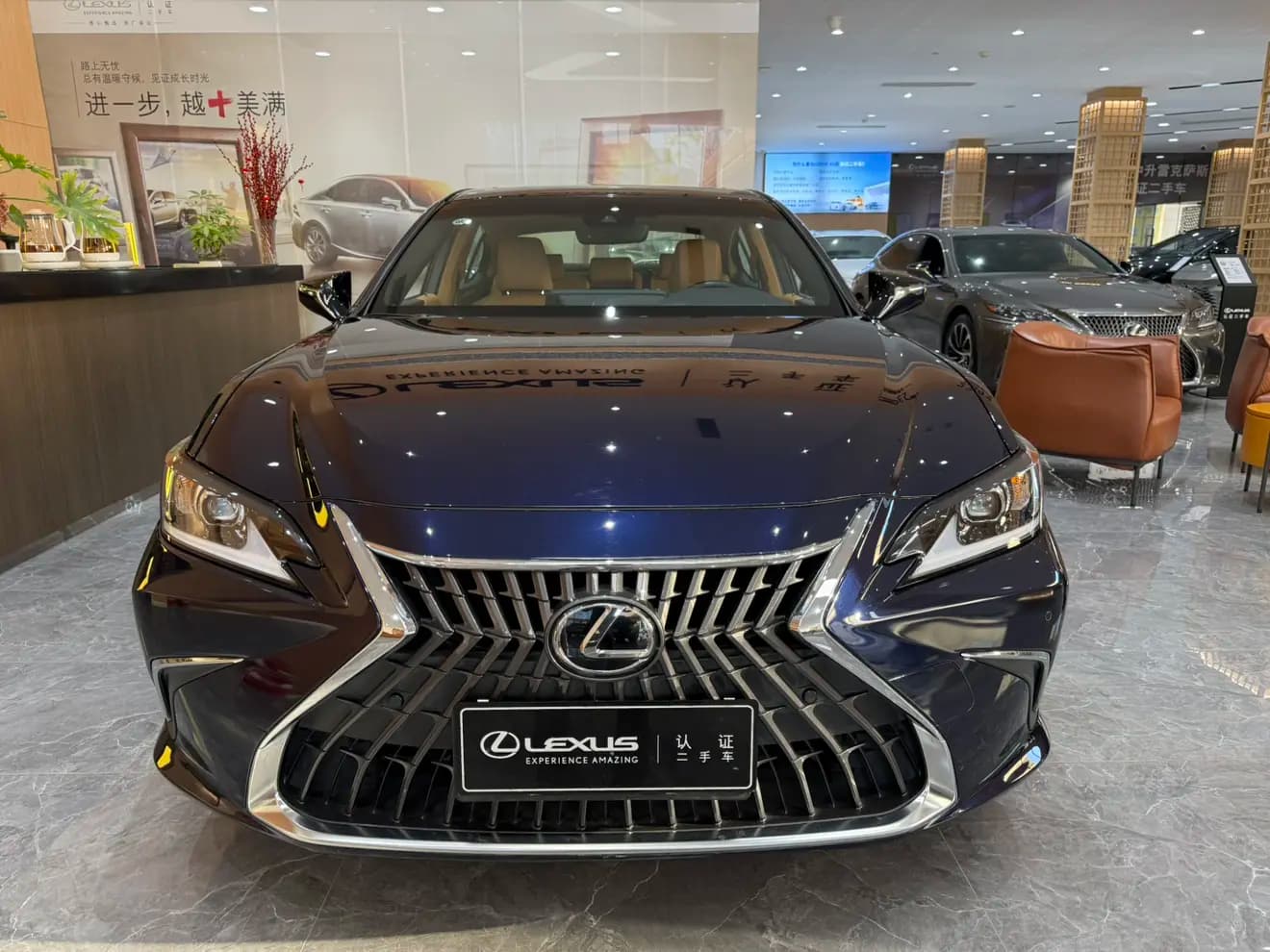 Lexus ES 2024 г. 23000 км. — фото 2